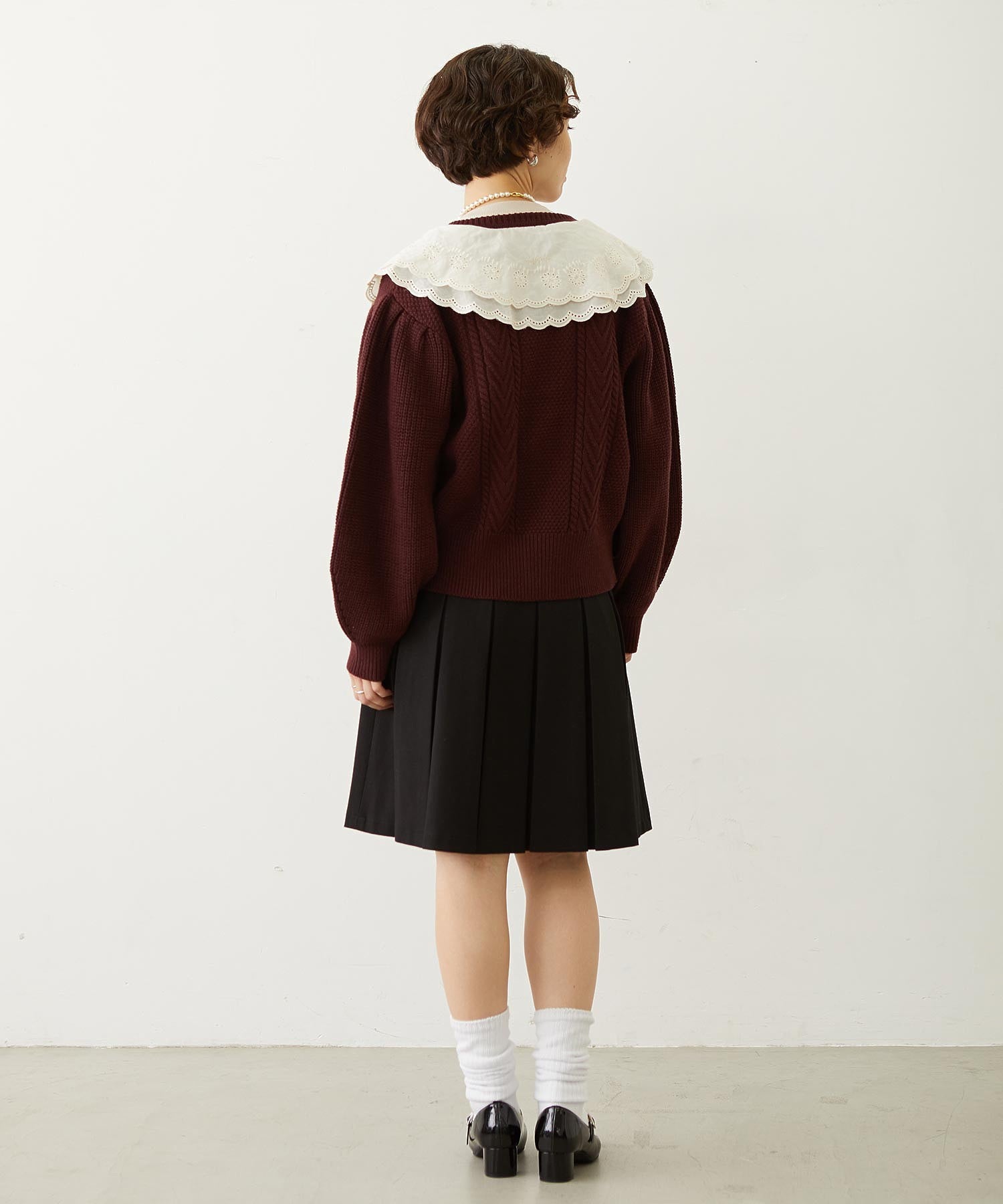 LACE COLLAR KNIT TOP