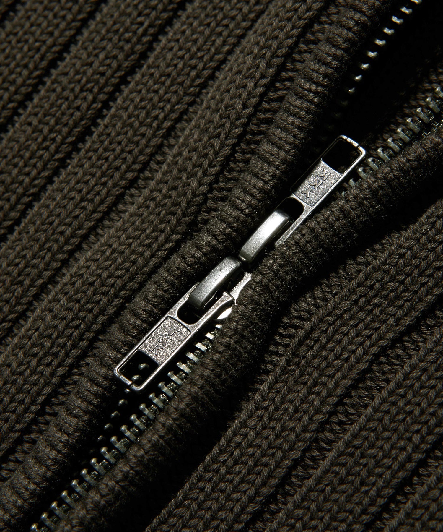 FADED PATCH ZIP UP KNIT TOP