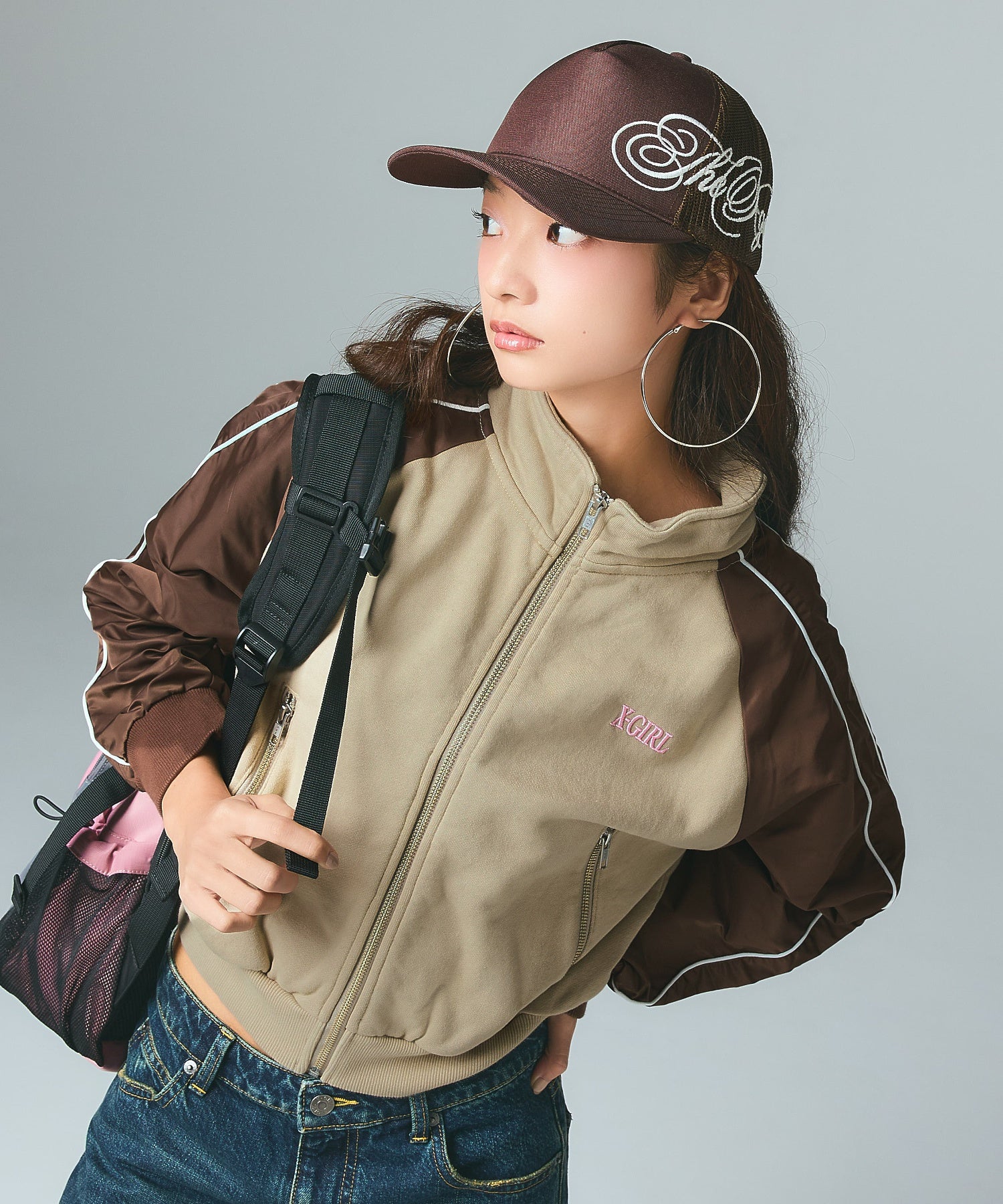 SIDE SCRIPT LOGO TRUCKER CAP