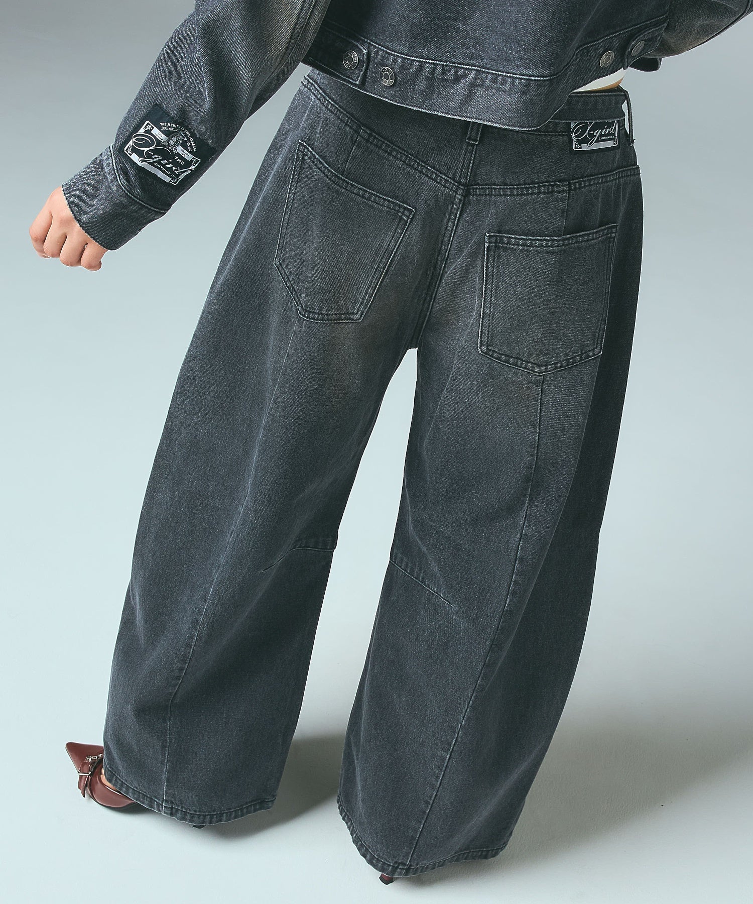 FADED FACE LABEL WIDE BAGGY DENIM PANTS