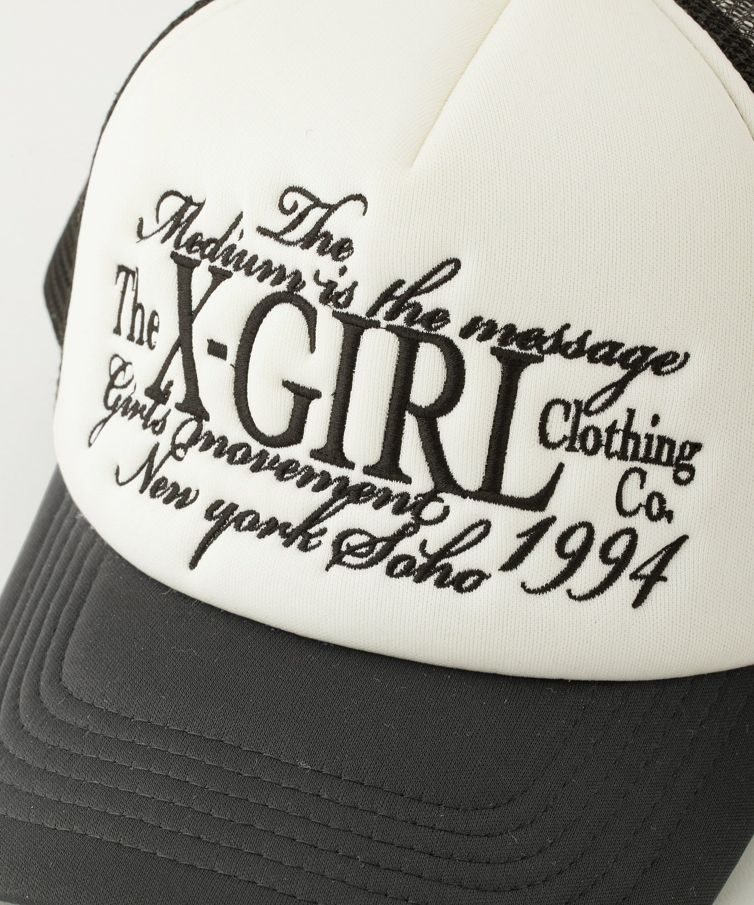 LETTERING LOGO EMBROIDERED TRUCKER CAP