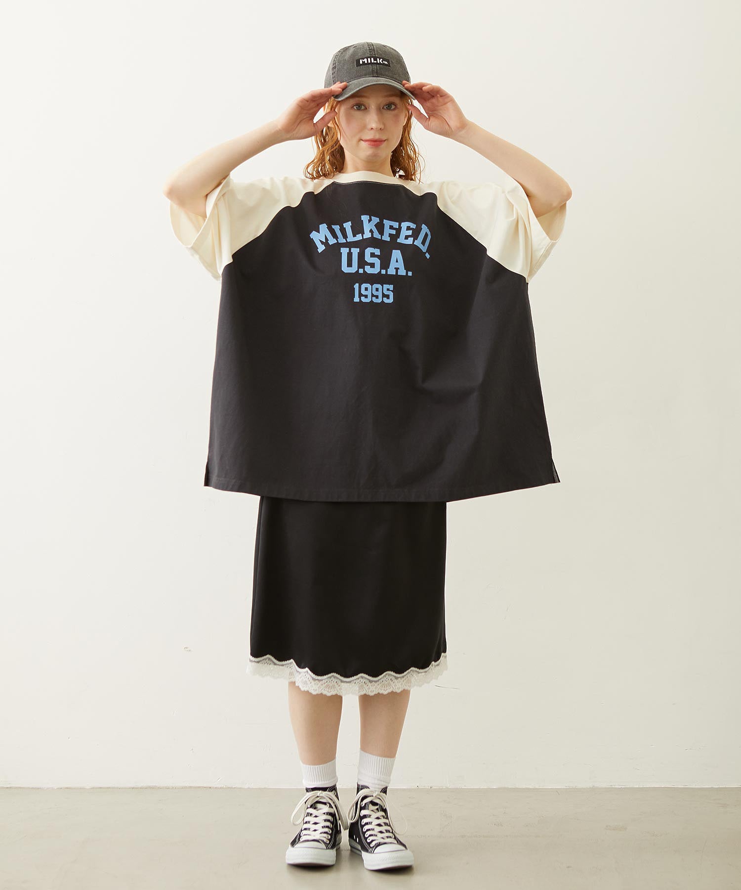COLLEGE LOGO BIG S/S TOP