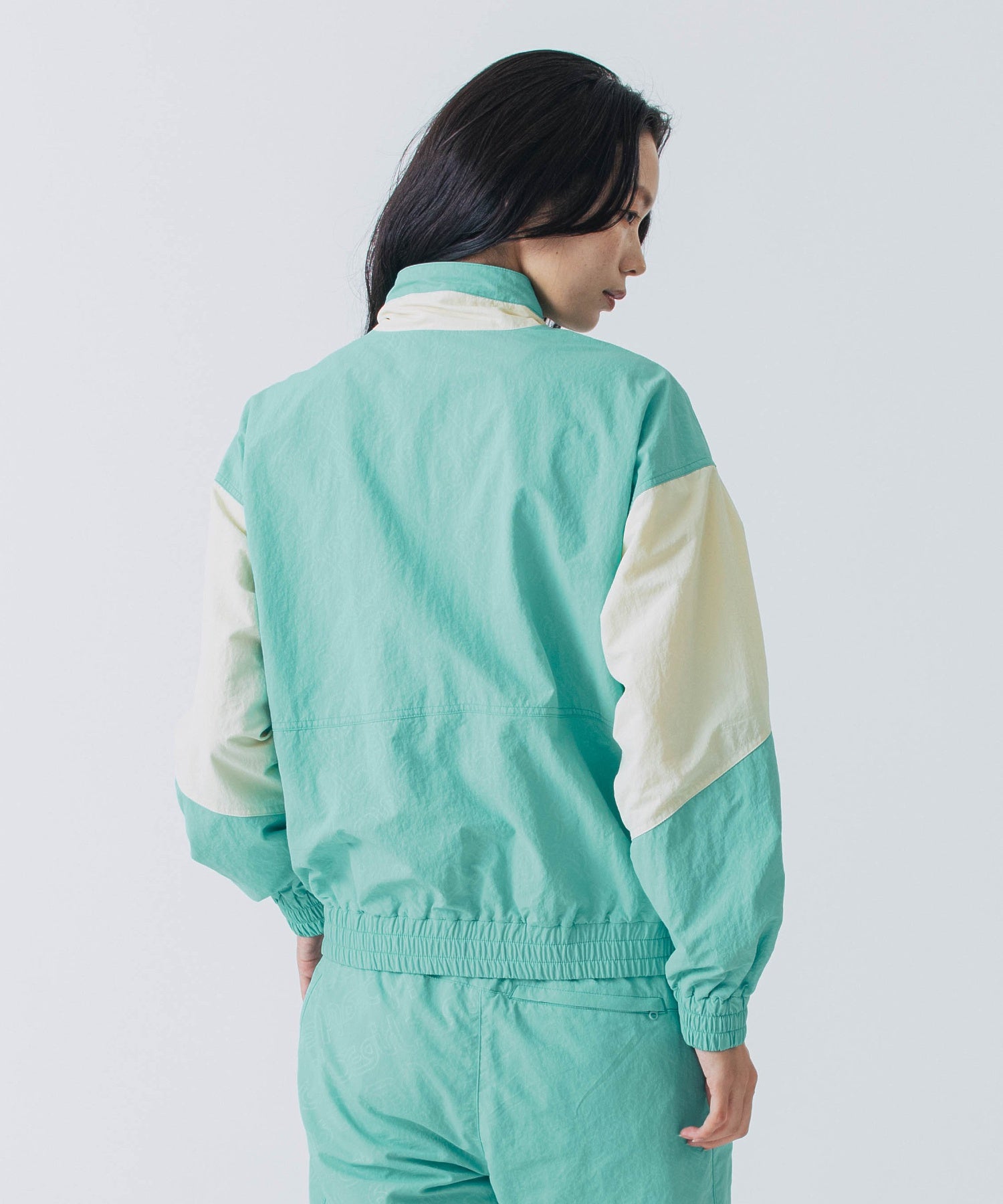 EMBOSSED WIND UP JACKET