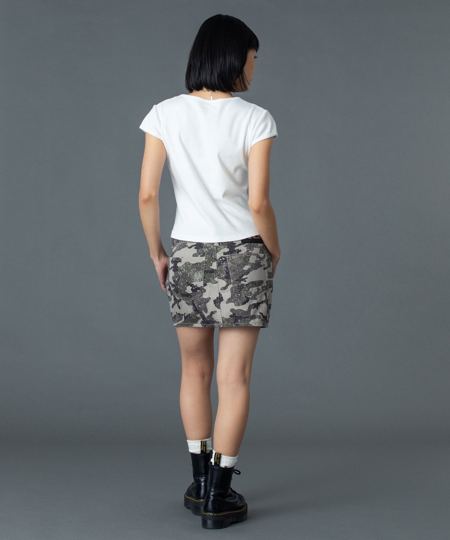 SPRAY AND CURSIVE SCRIPT LOGO S/S BABY TEE