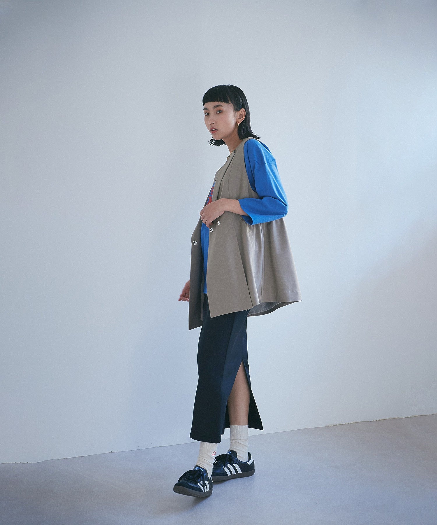 カットタイトスカート