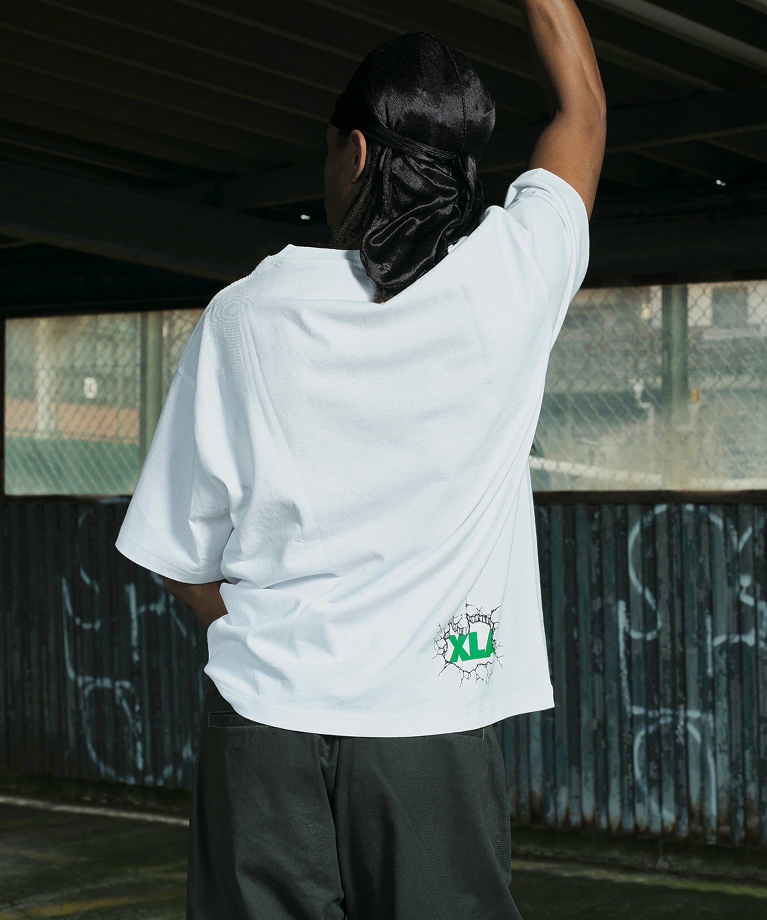 XLARGE×LIXTICK CRACK WALL OG S/S TEE