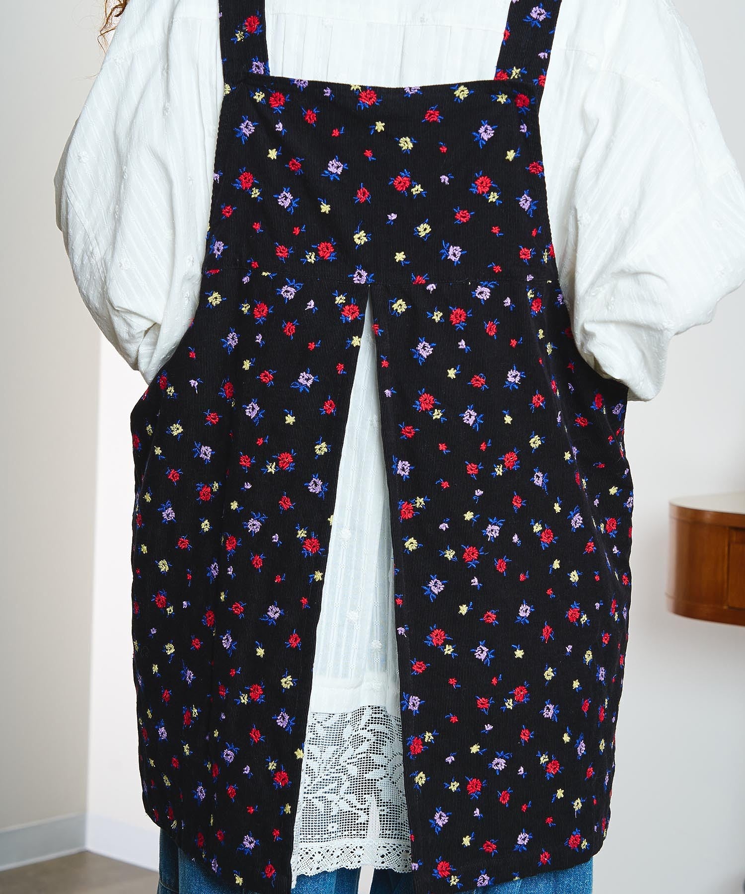 【ROSE BUD別注】INDIA IS BEAUTIFUL and ROSE BUD/CORDUROY FLORAL EMBROIDERY APRON
