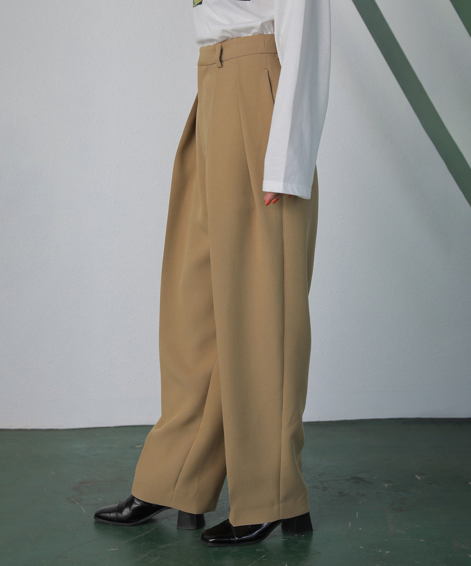 ツータックパンツ