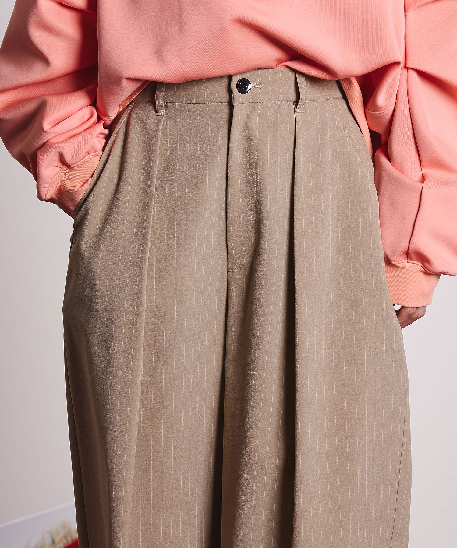 CREOLME/STRIPE TUCK BARREL PANTS