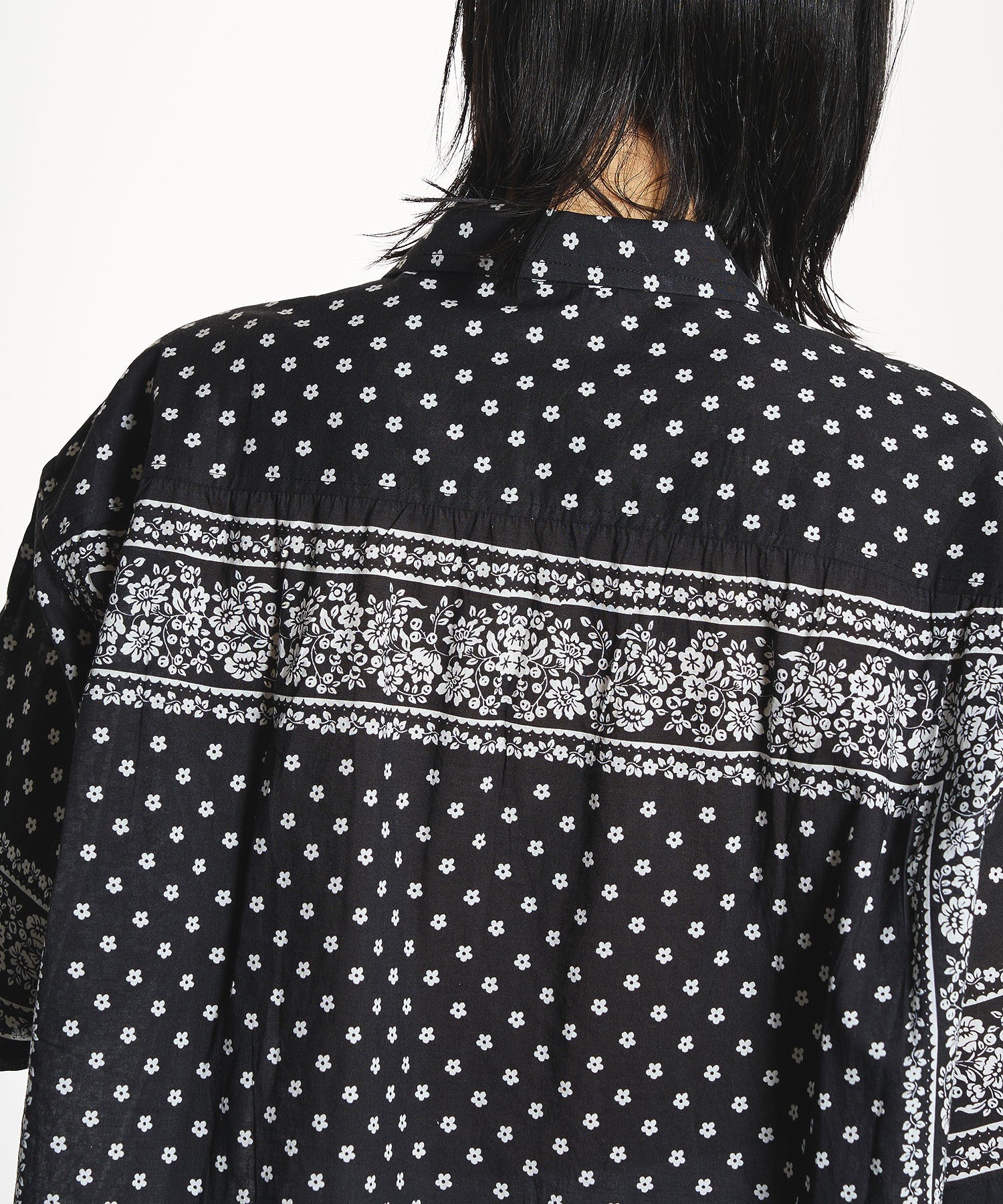 【ROSE BUD別注】INDIA IS BEAUTIFUL/SHORT-SLEEVE PRINTED SHIRT
