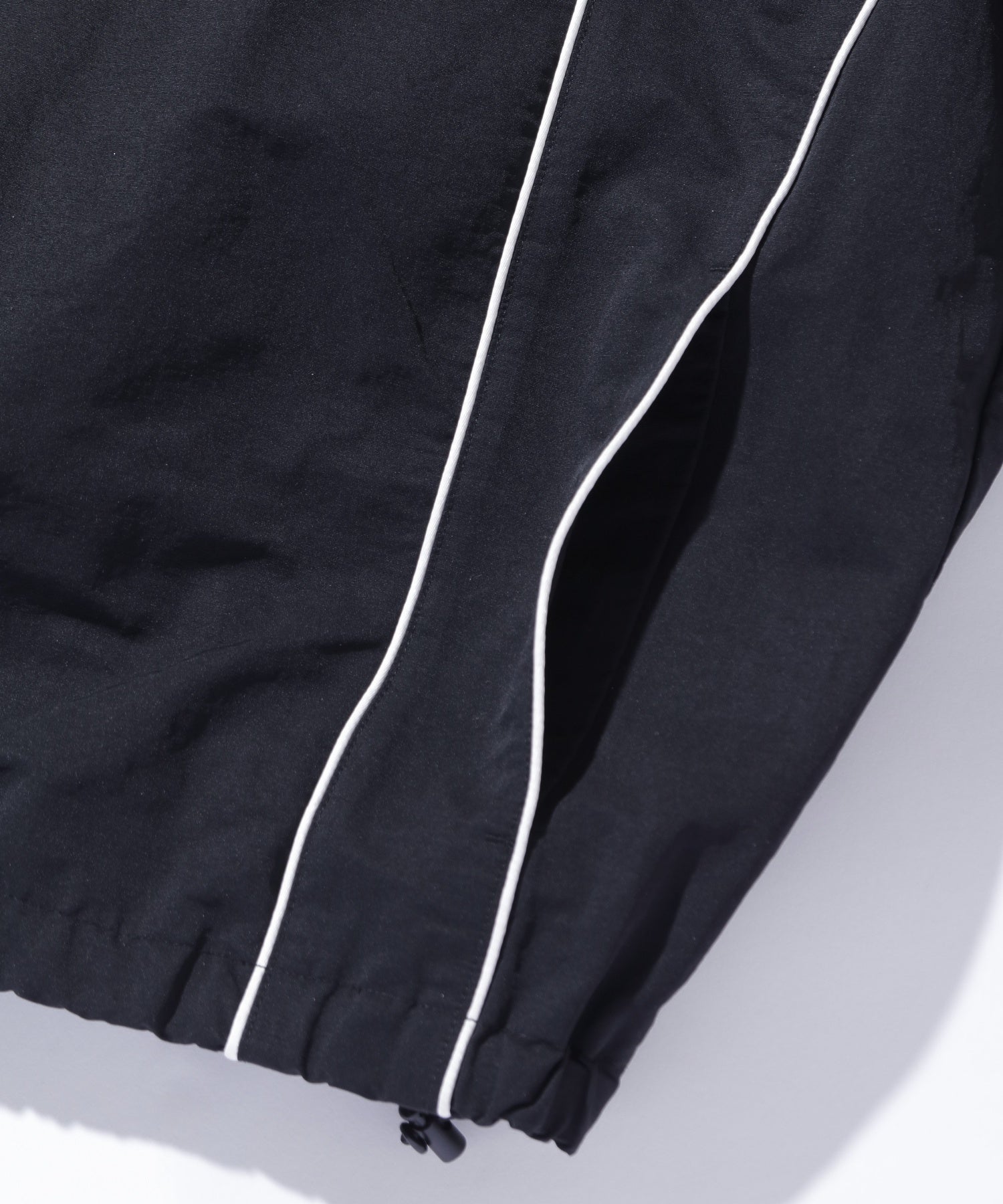 CURVED NYLON JACKET