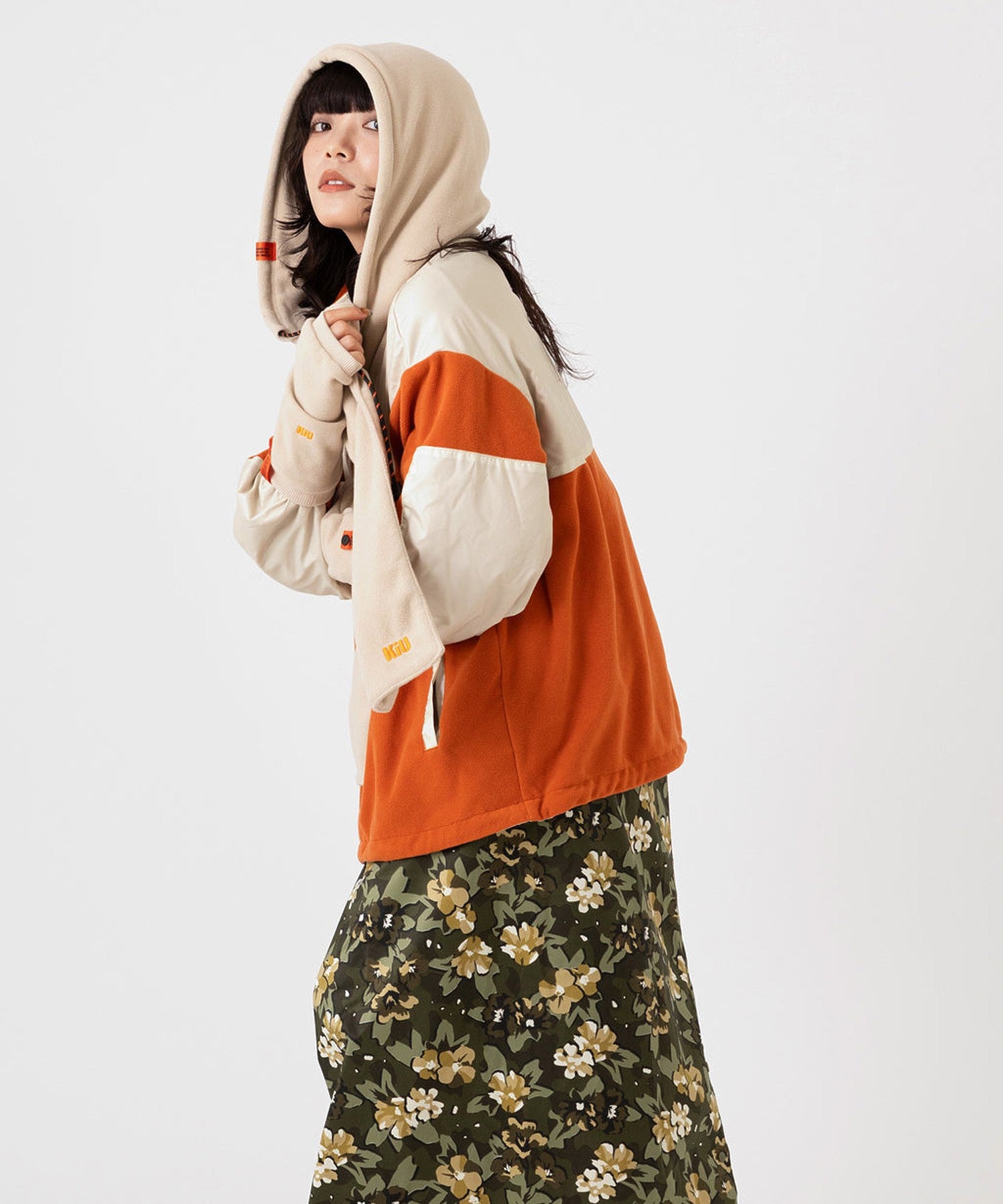 【KiU】FLEECE HOODED MUFFLER