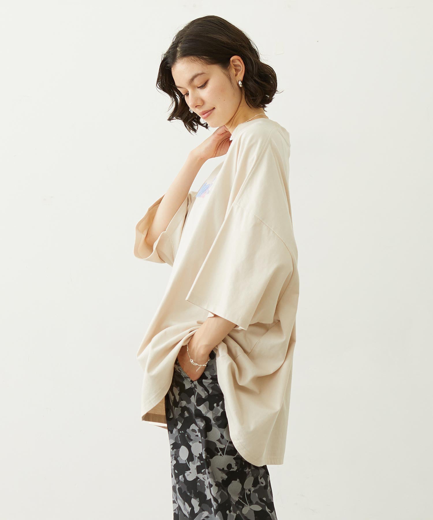 STENCIL SAGARA EMBROIDERY S/S TEE