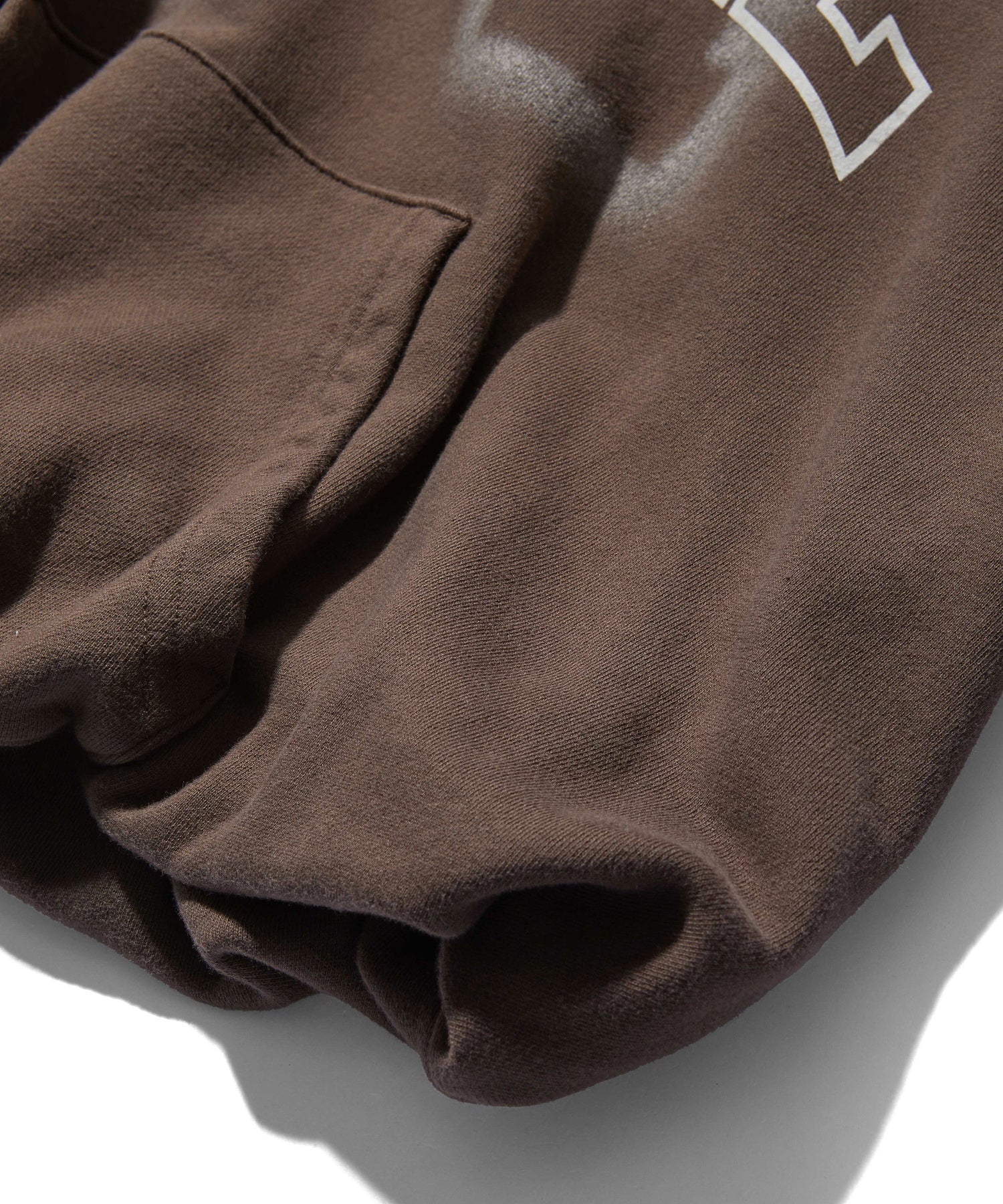 FLOCKED SPRAY LOGO BALLOON HEM SWEAT HOODIE