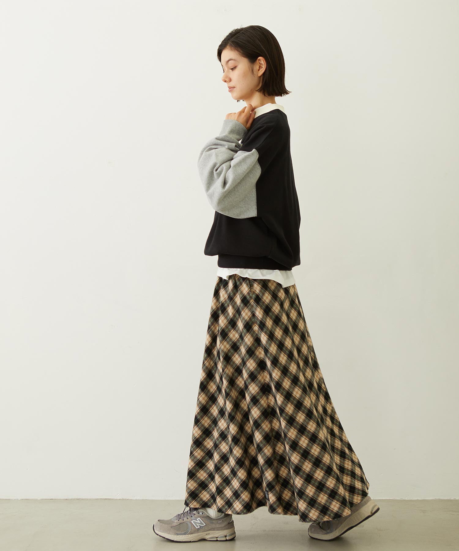 COLOR BLOCK SWEAT TOP