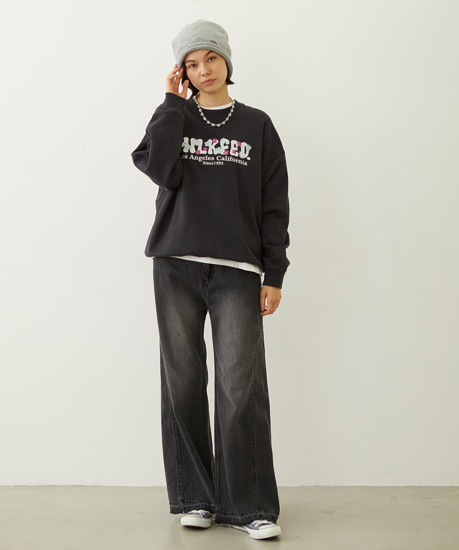 BLOOMING FLOWER EMBROIDERY SWEAT TOP