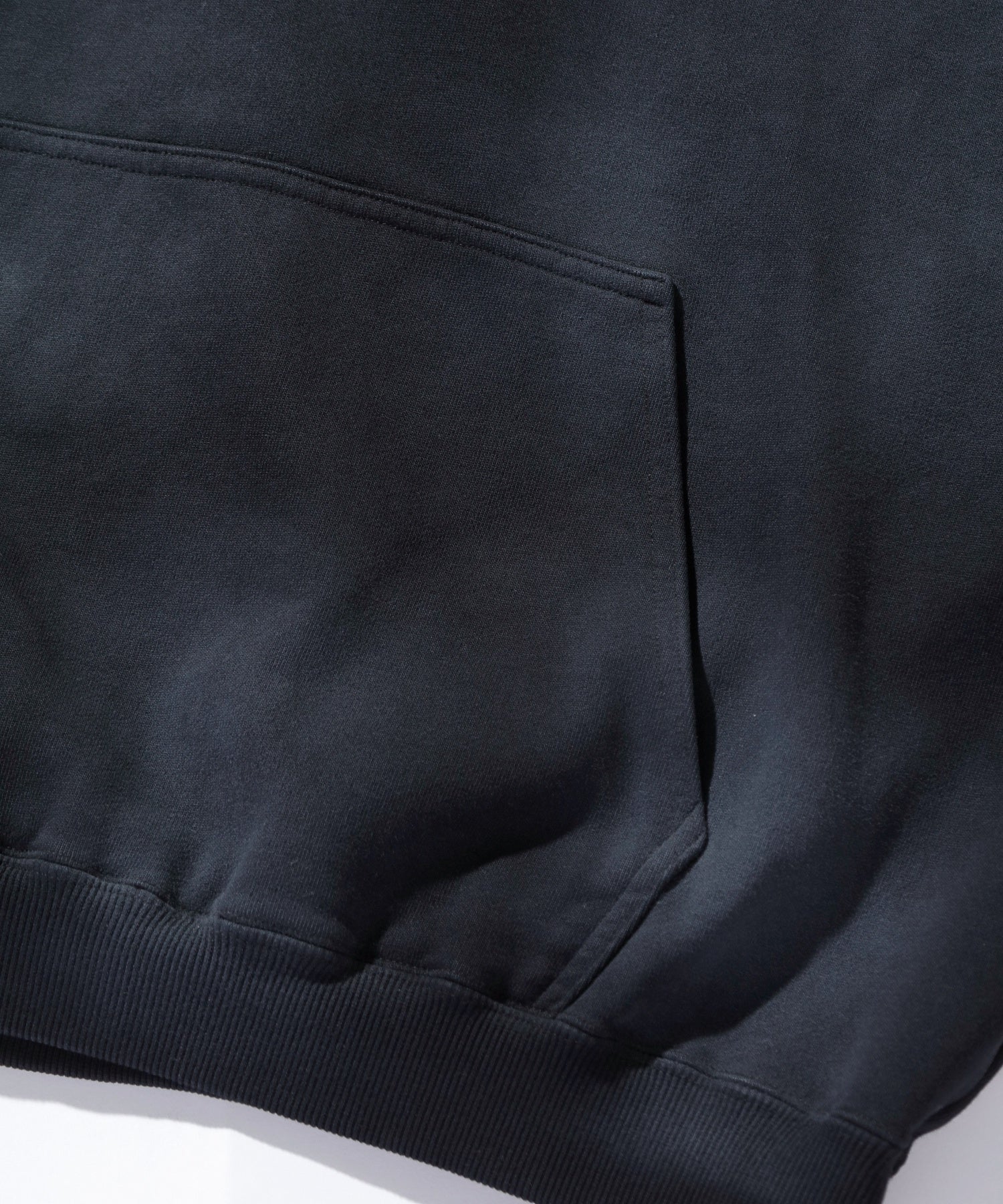 HALF ZIP UP HOODED SWEATSHIRT