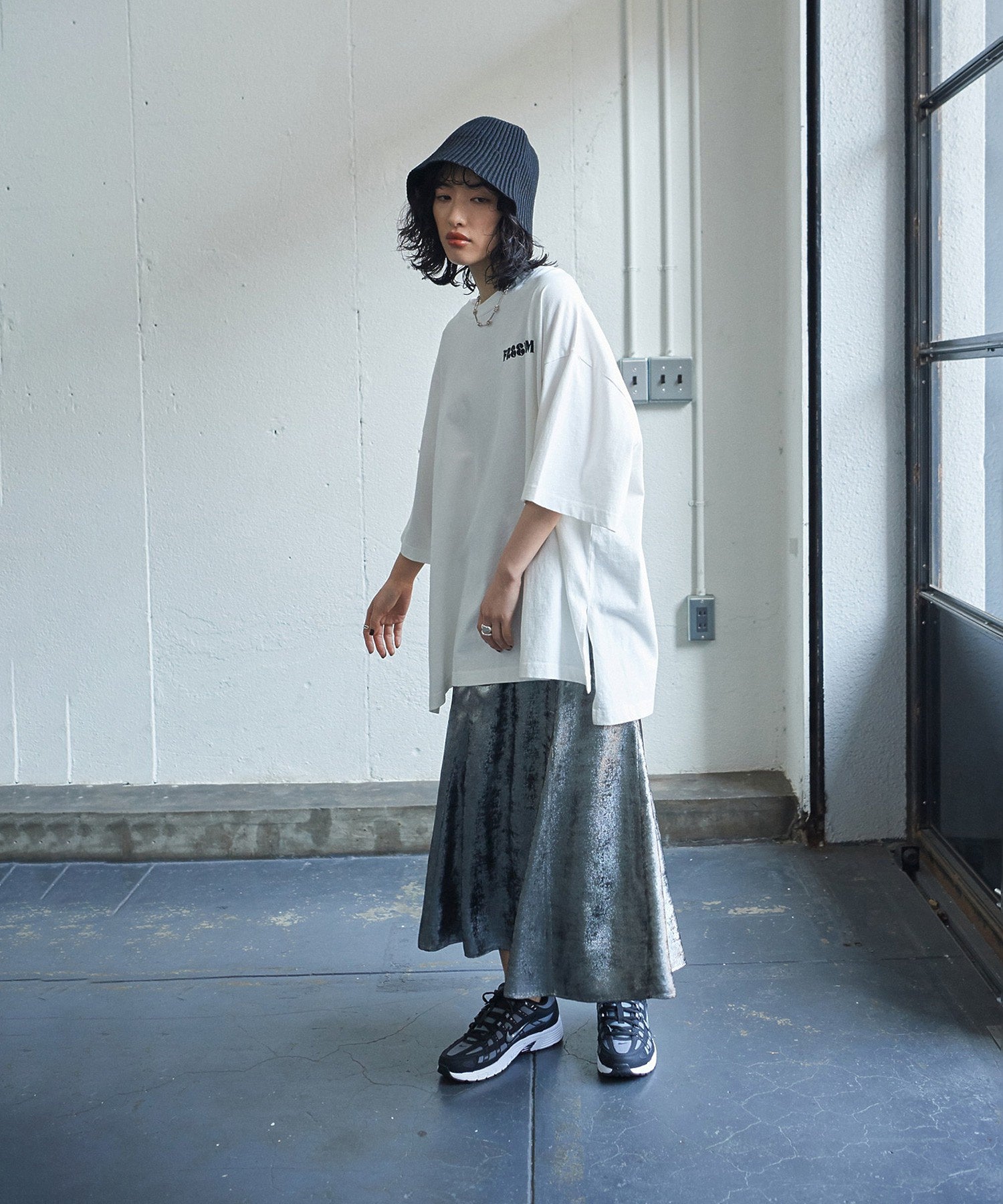 セミフレアメタリックスカート