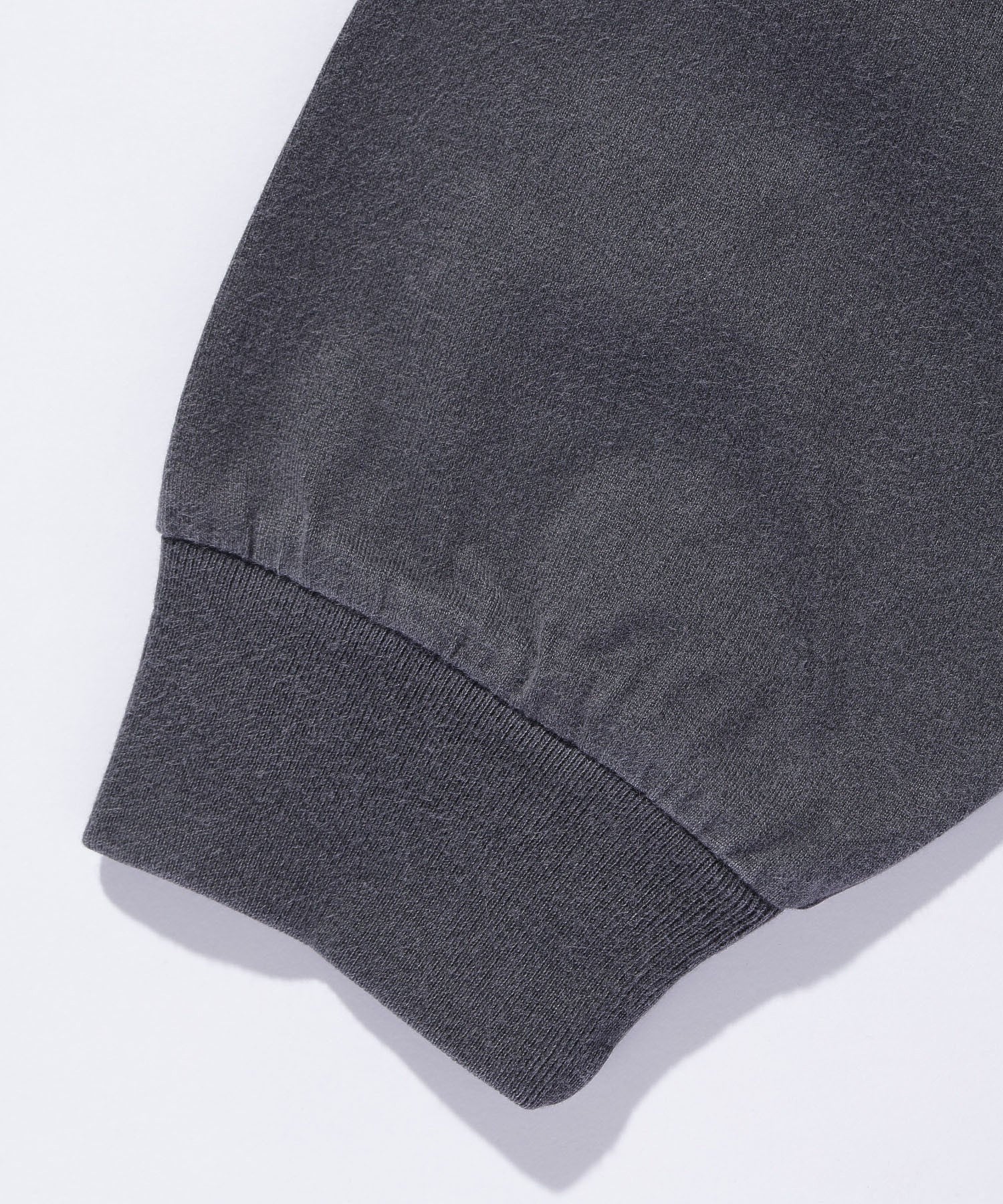 PIGMENT DYED OLD ENGLISH L/S TEE