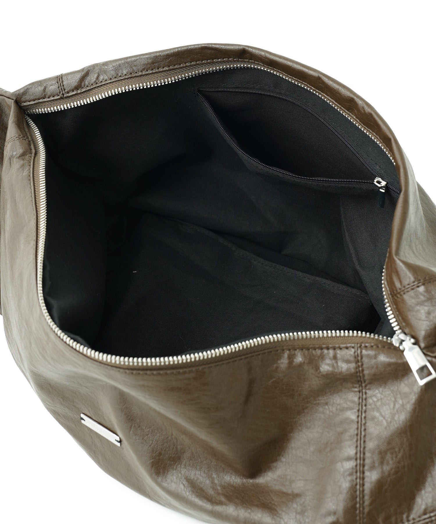 フェイクレザーボリュームショルダーバッグ