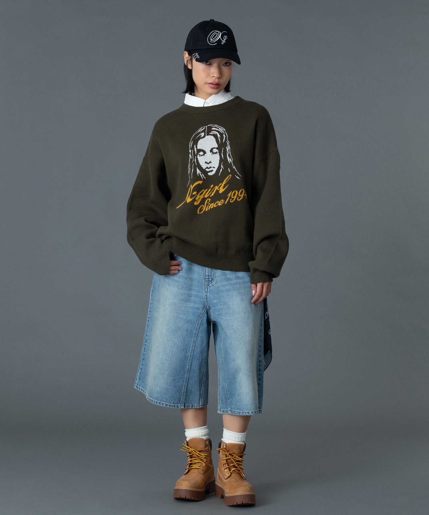 CURSIVE LOGO AND FACE JACQUARD KNIT TOP