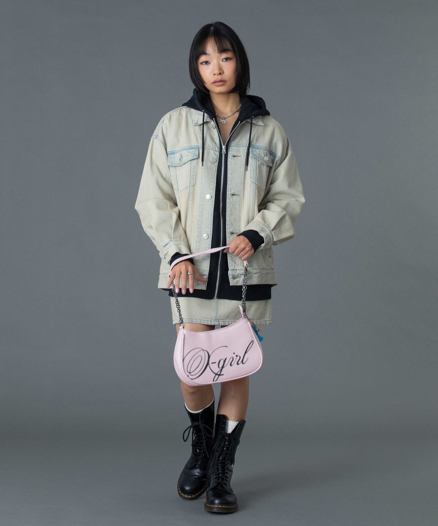 SPRAY SCRIPT LOGO SHOULDER BAG