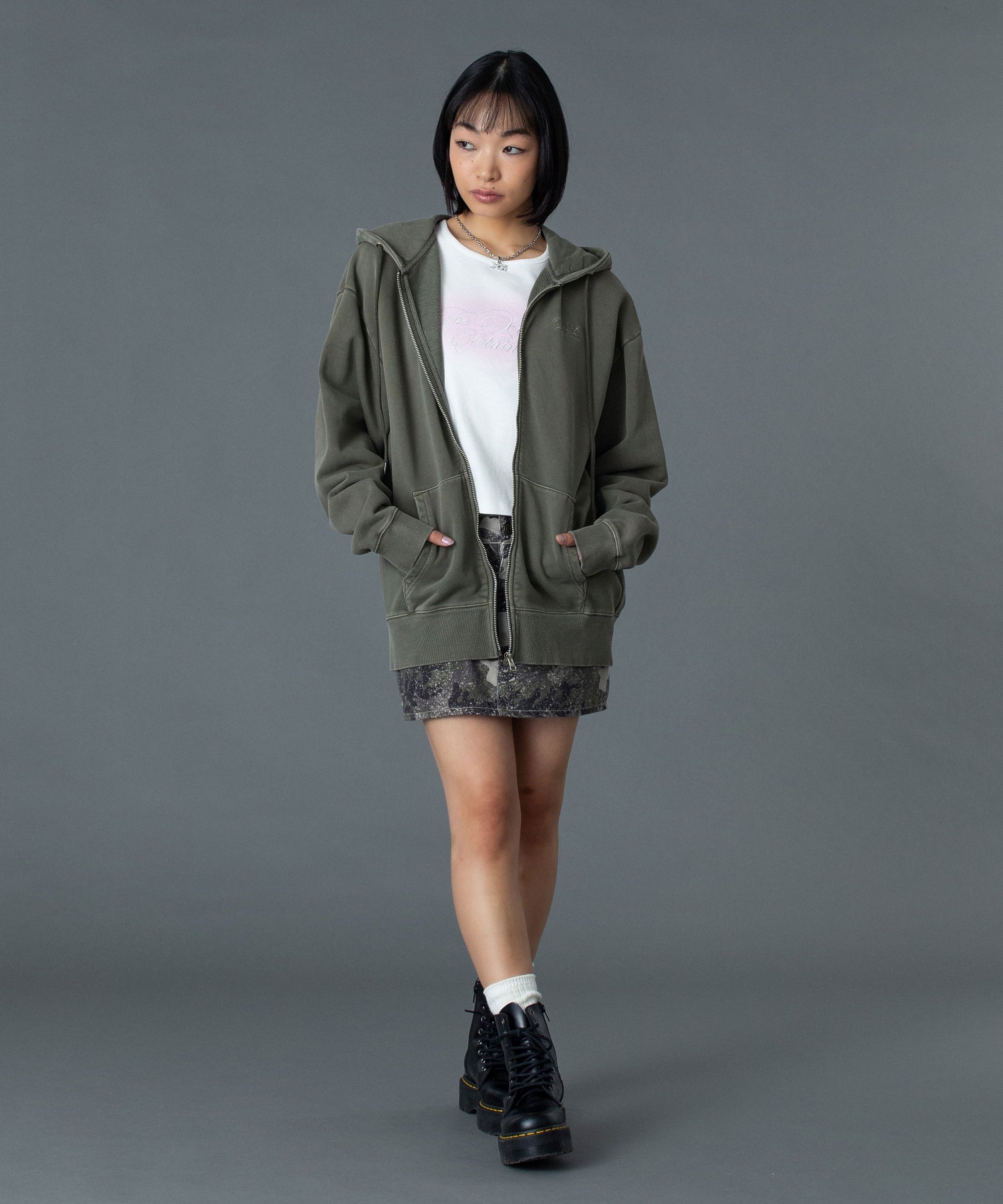 SPRAY AND CURSIVE SCRIPT LOGO S/S BABY TEE