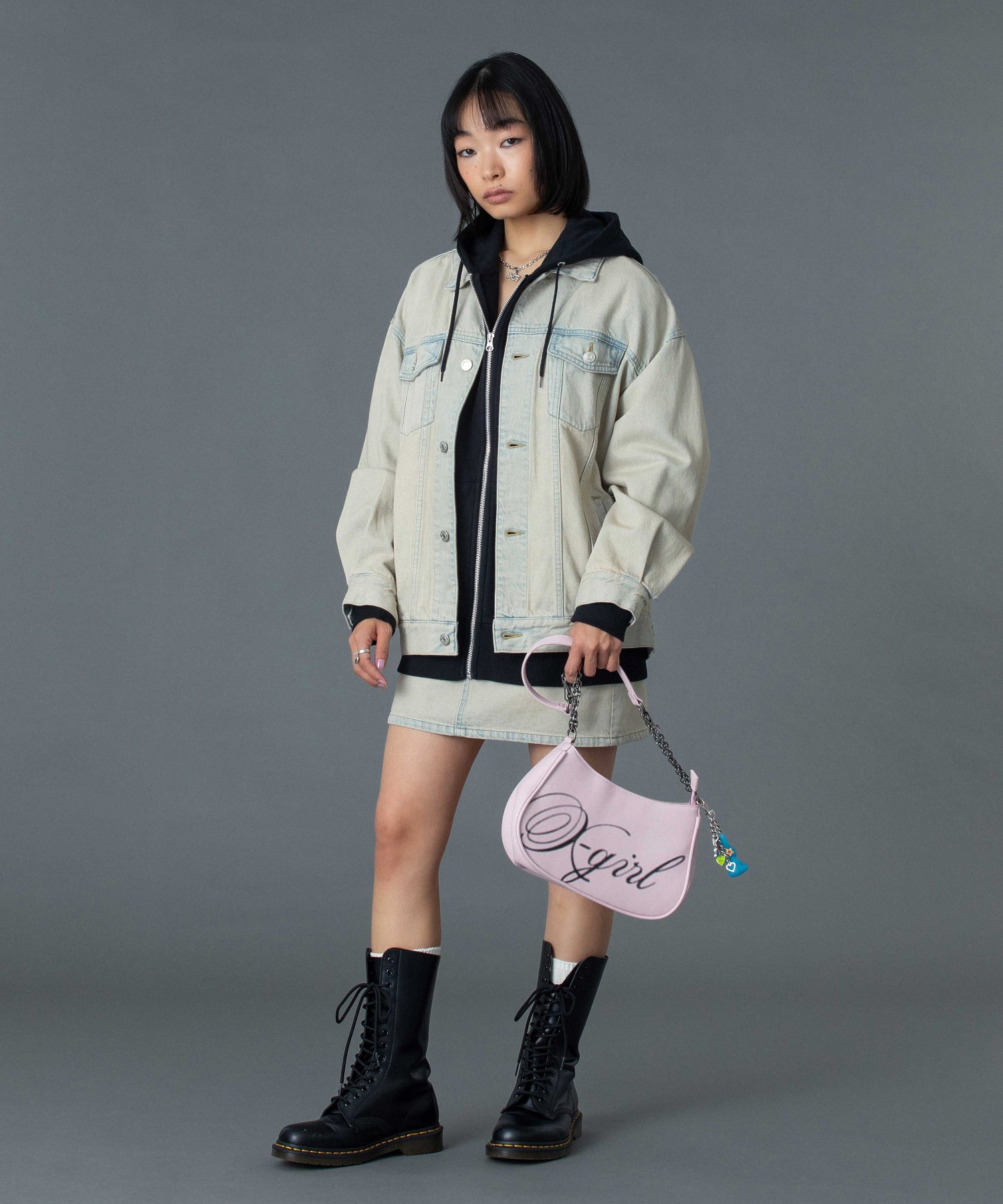 SPRAY SCRIPT LOGO SHOULDER BAG