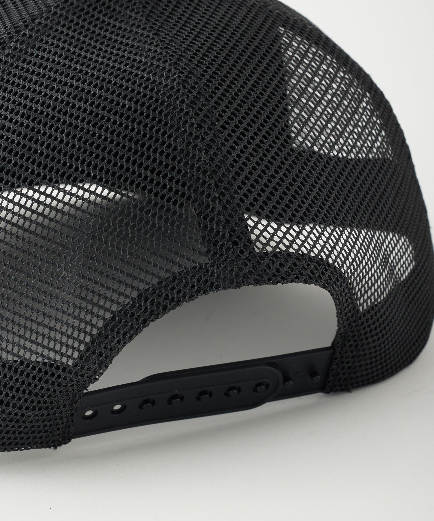 METALLIC LOGO 6PANEL MESH CAP