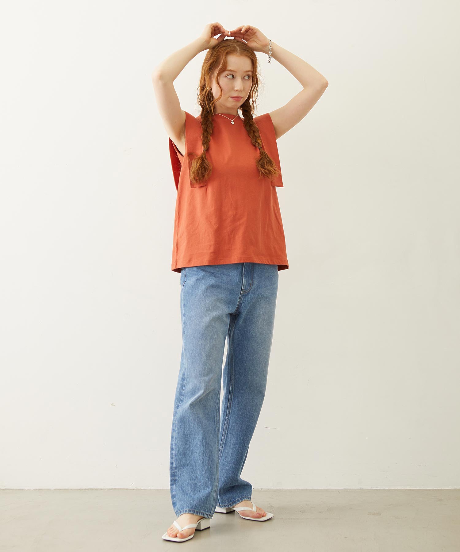 BOXY SLEEVELESS TOP