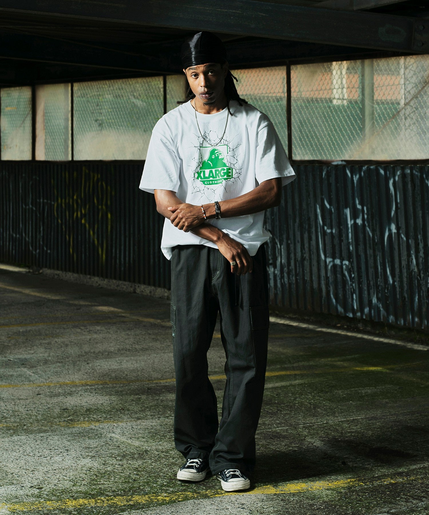 XLARGE×LIXTICK CRACK WALL OG S/S TEE