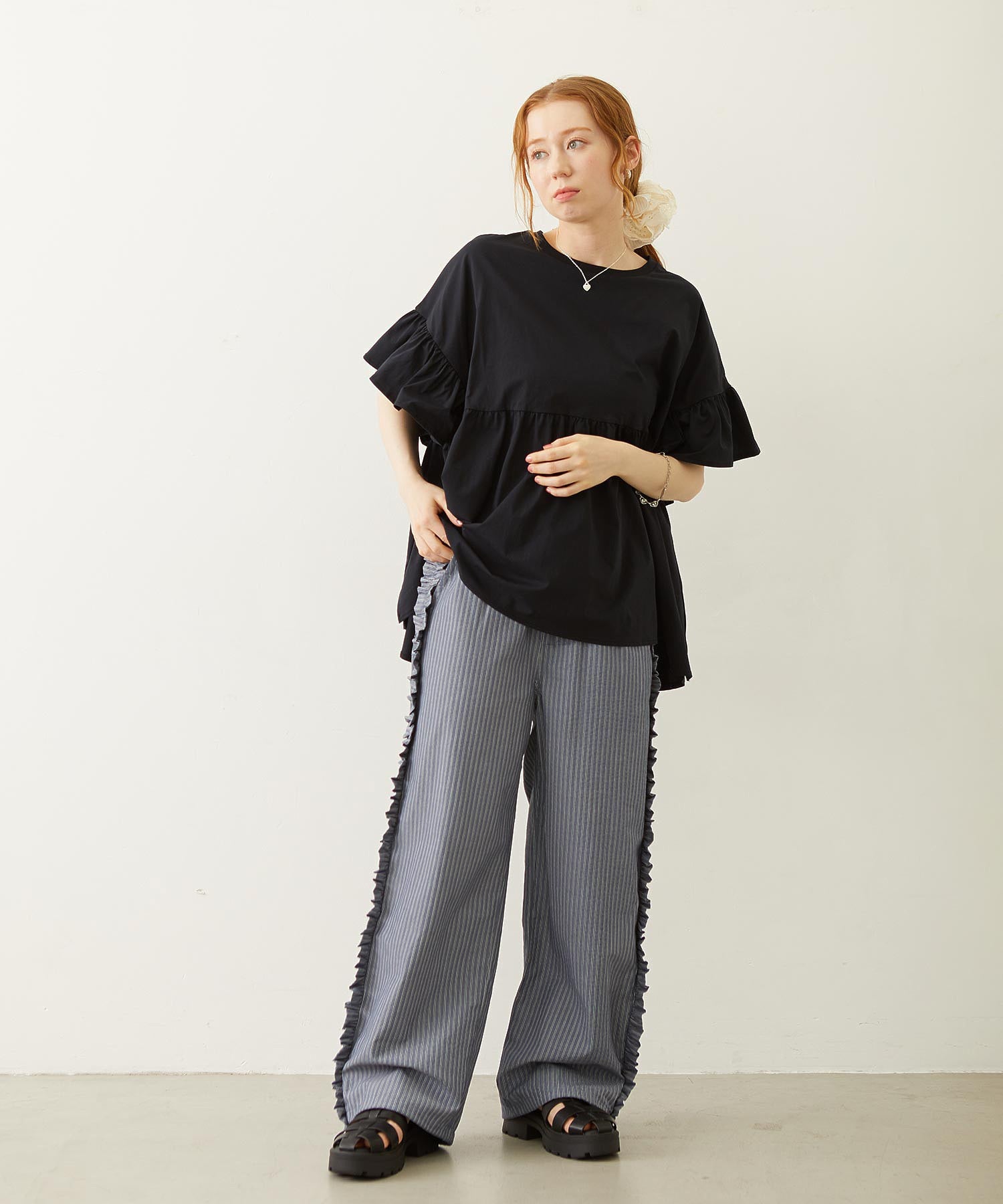 STRIPED RUFFLE PANTS