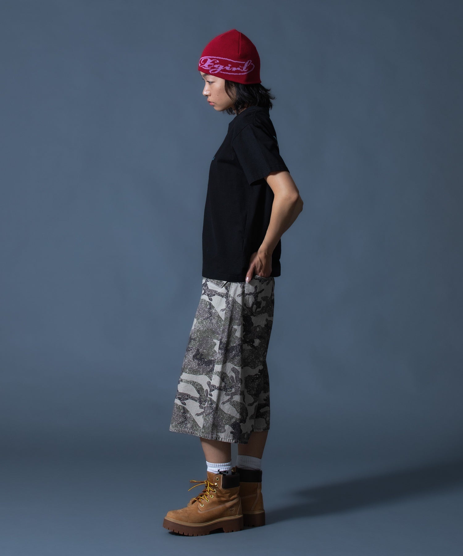 CURSIVE SCRIPT LOGO AND FACE S/S TEE