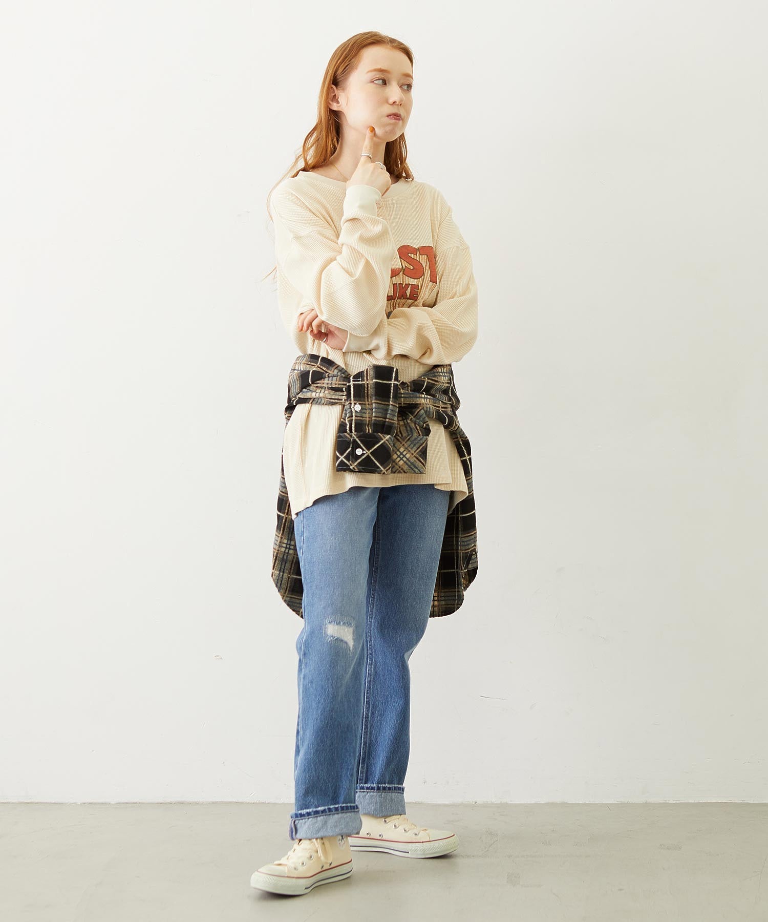 HENLEY NECK GRAPHIC L/S TOP