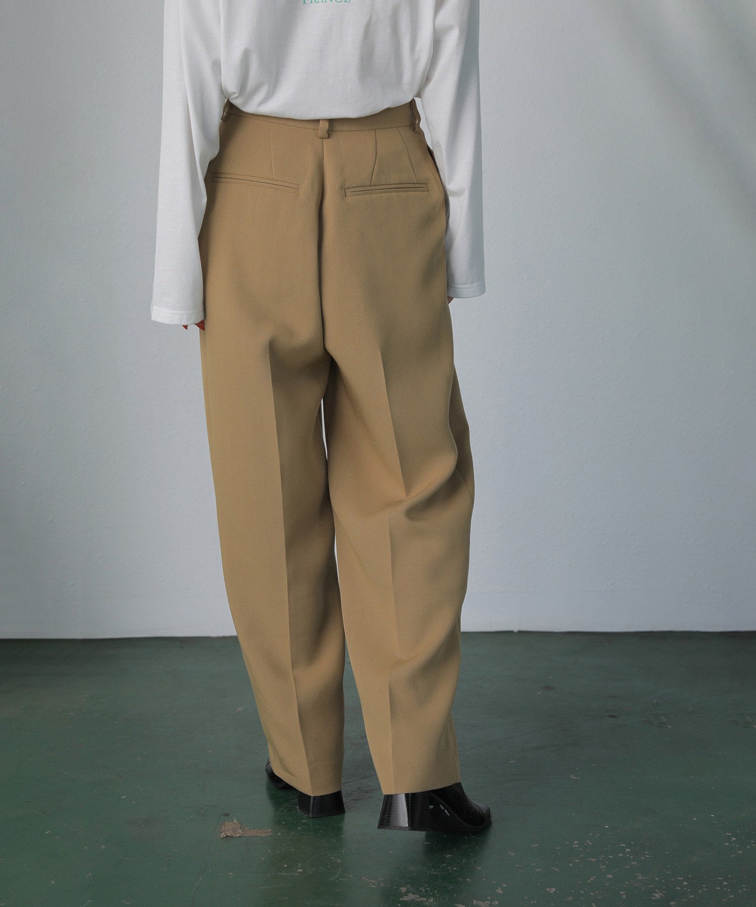 ツータックパンツ