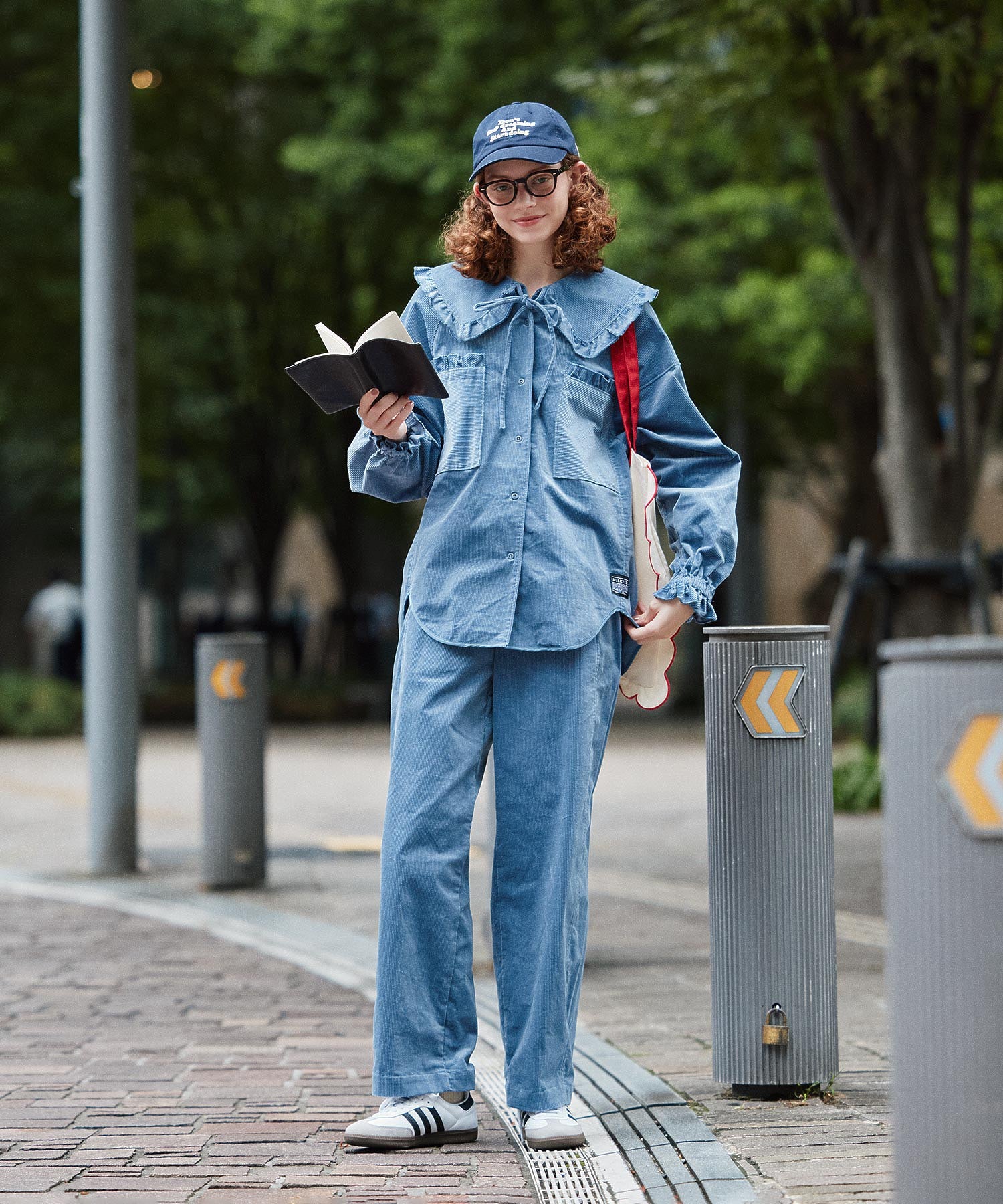BIG COLLAR CORDUROY SHIRT
