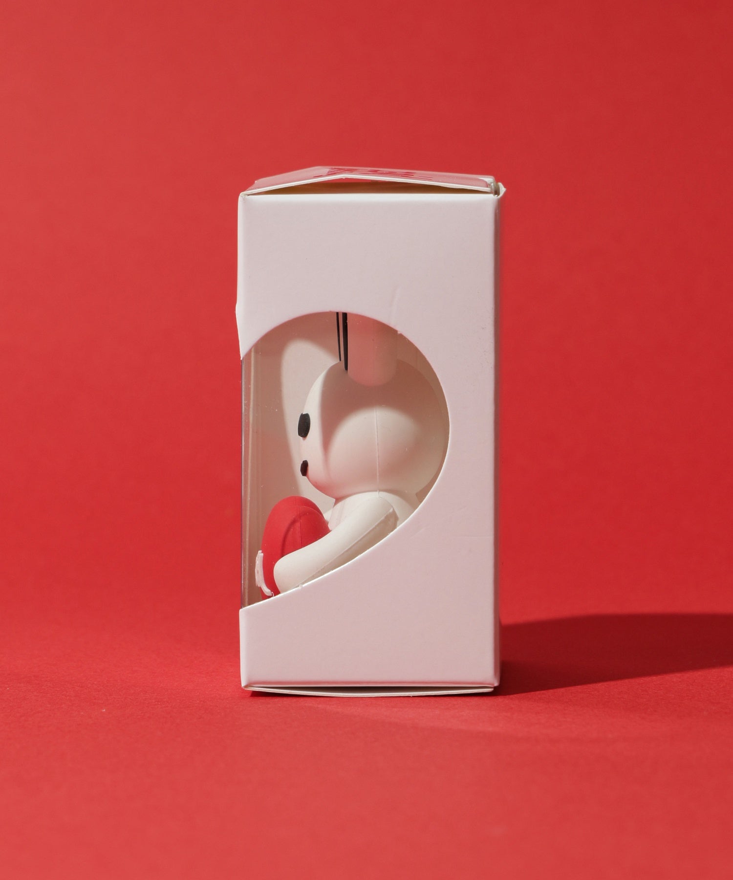 MILLS LOGO HEART HOLDING BUNNY FIGURE