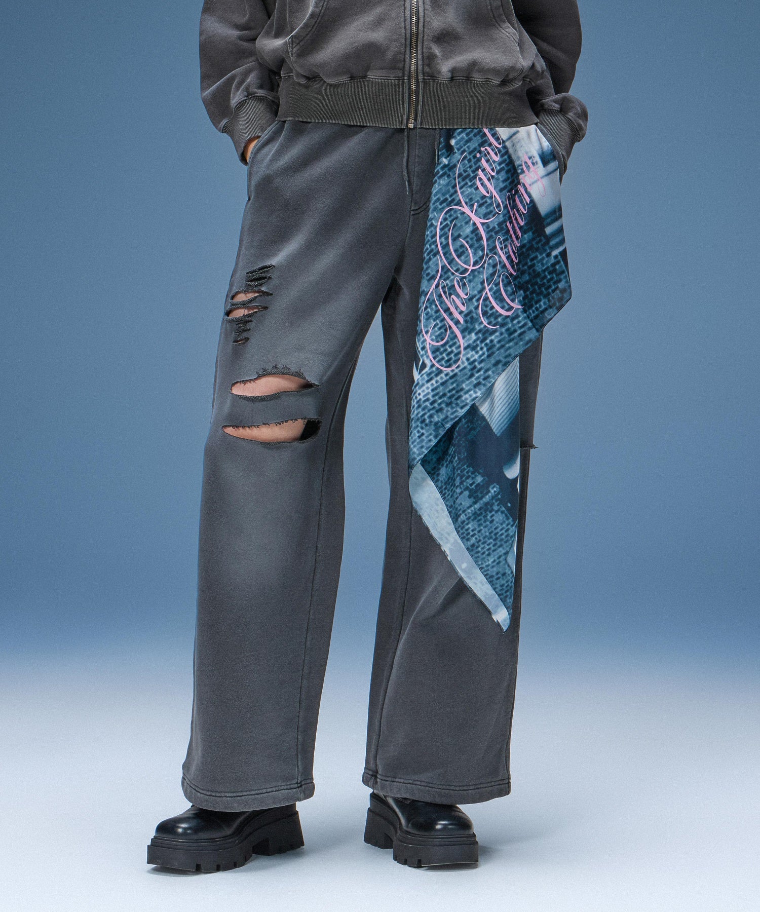 DISTRESSED SWEATPANTS