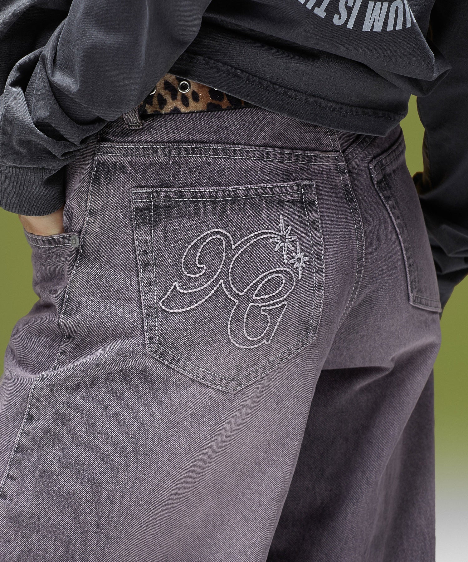 LOGO MARK STITCHED DENIM PANTS