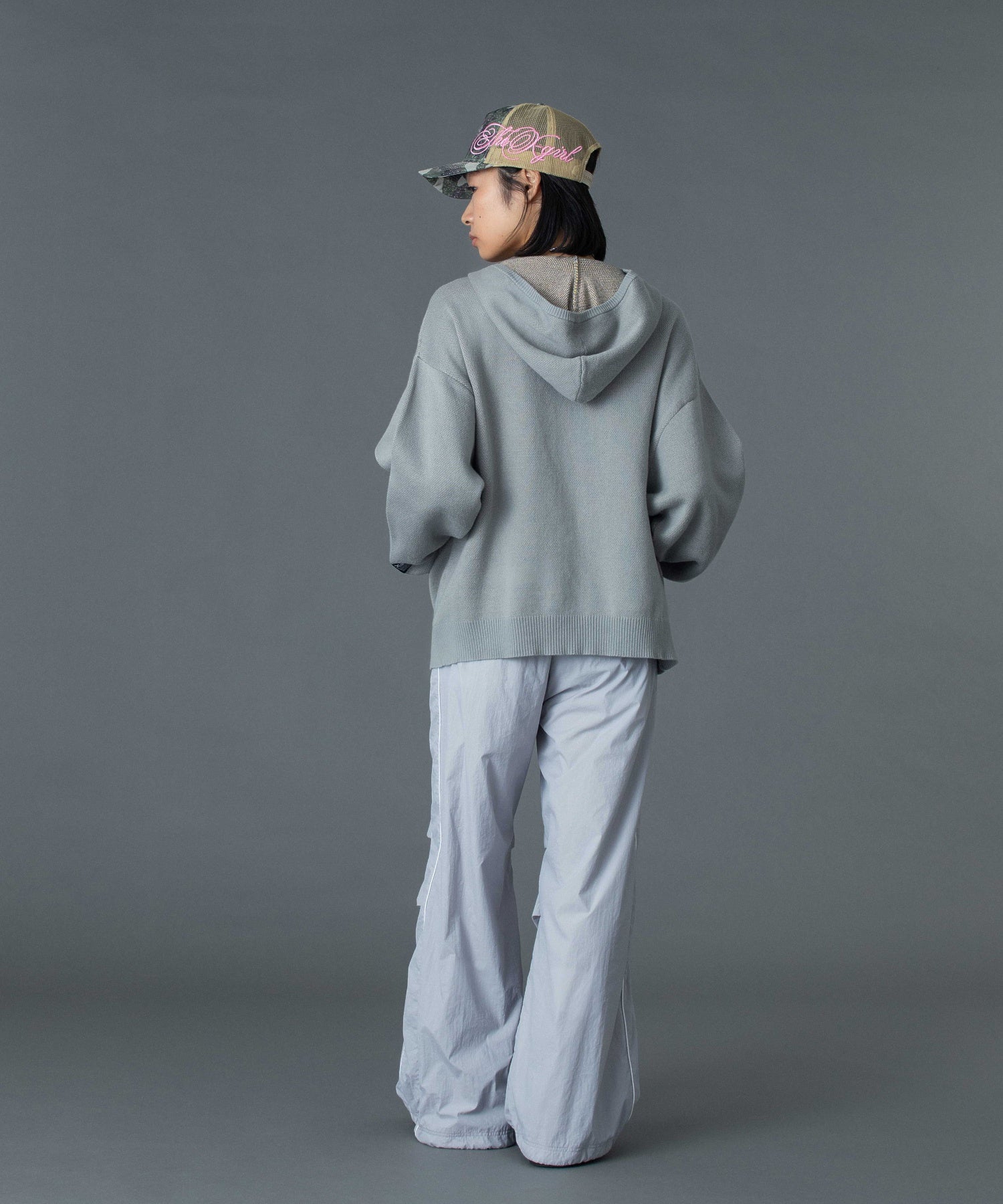 SIDE SCRIPT LOGO TRUCKER CAP