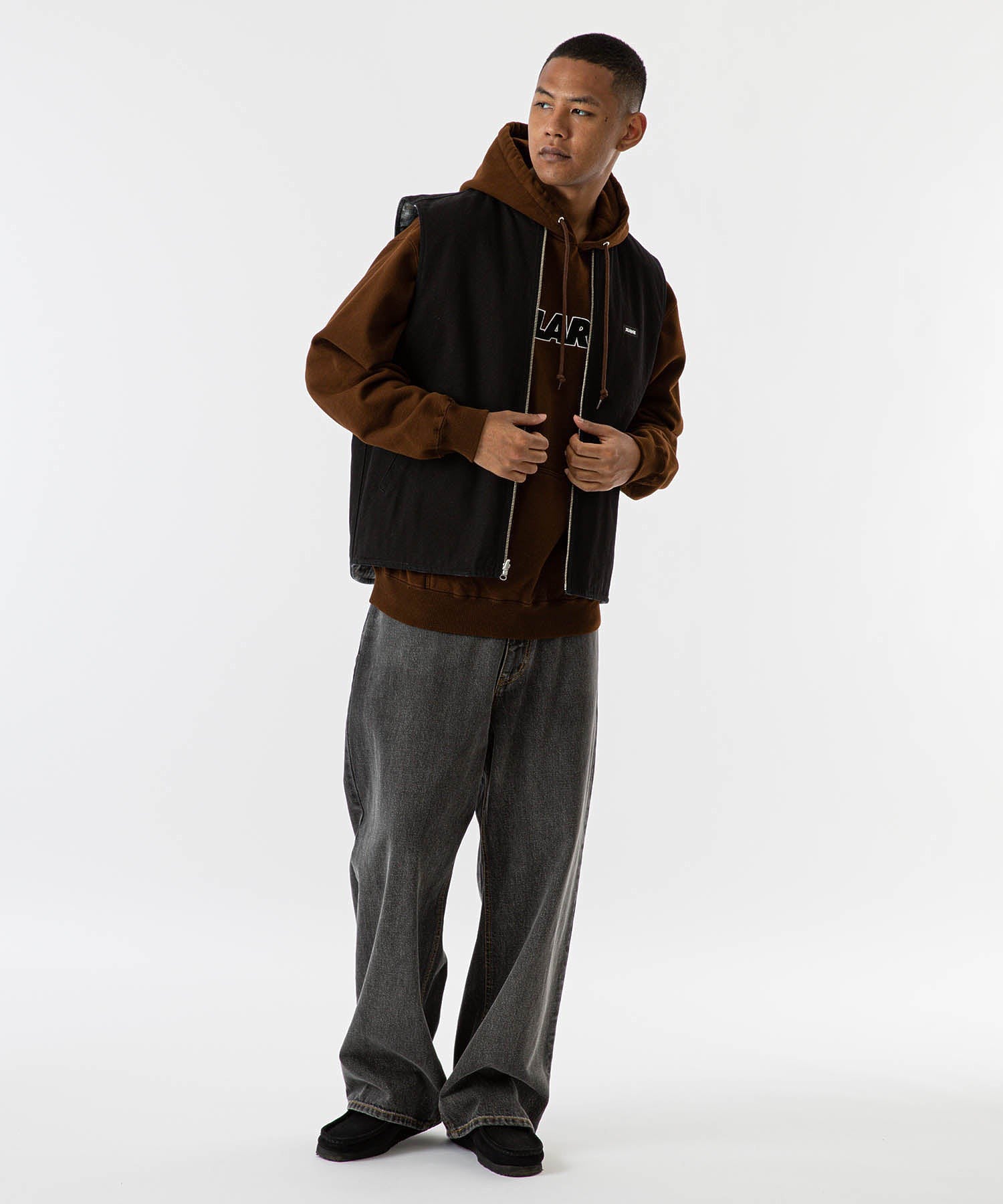 MODEL 身長187cm / 着用サイズ：Lサイズ ※商品の色味の目安は、商品単体の画像をご参照ください。