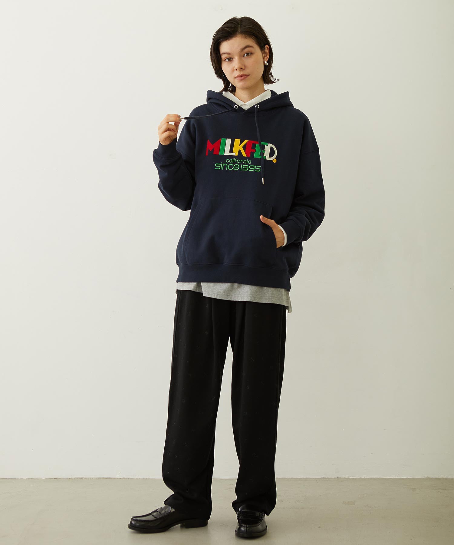 EMBROIDERY TUCK SWEAT PANTS