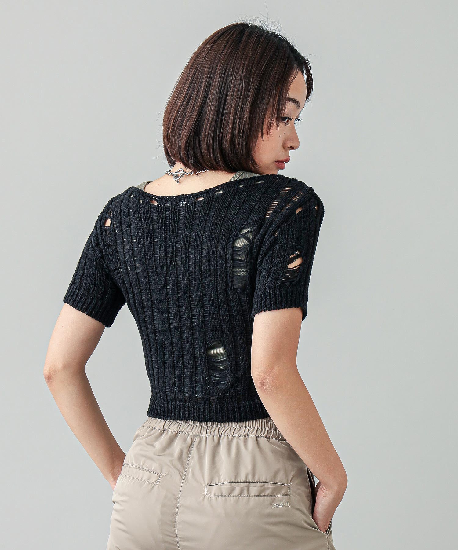 DISTRESSED TAPE YARN KNIT TOP