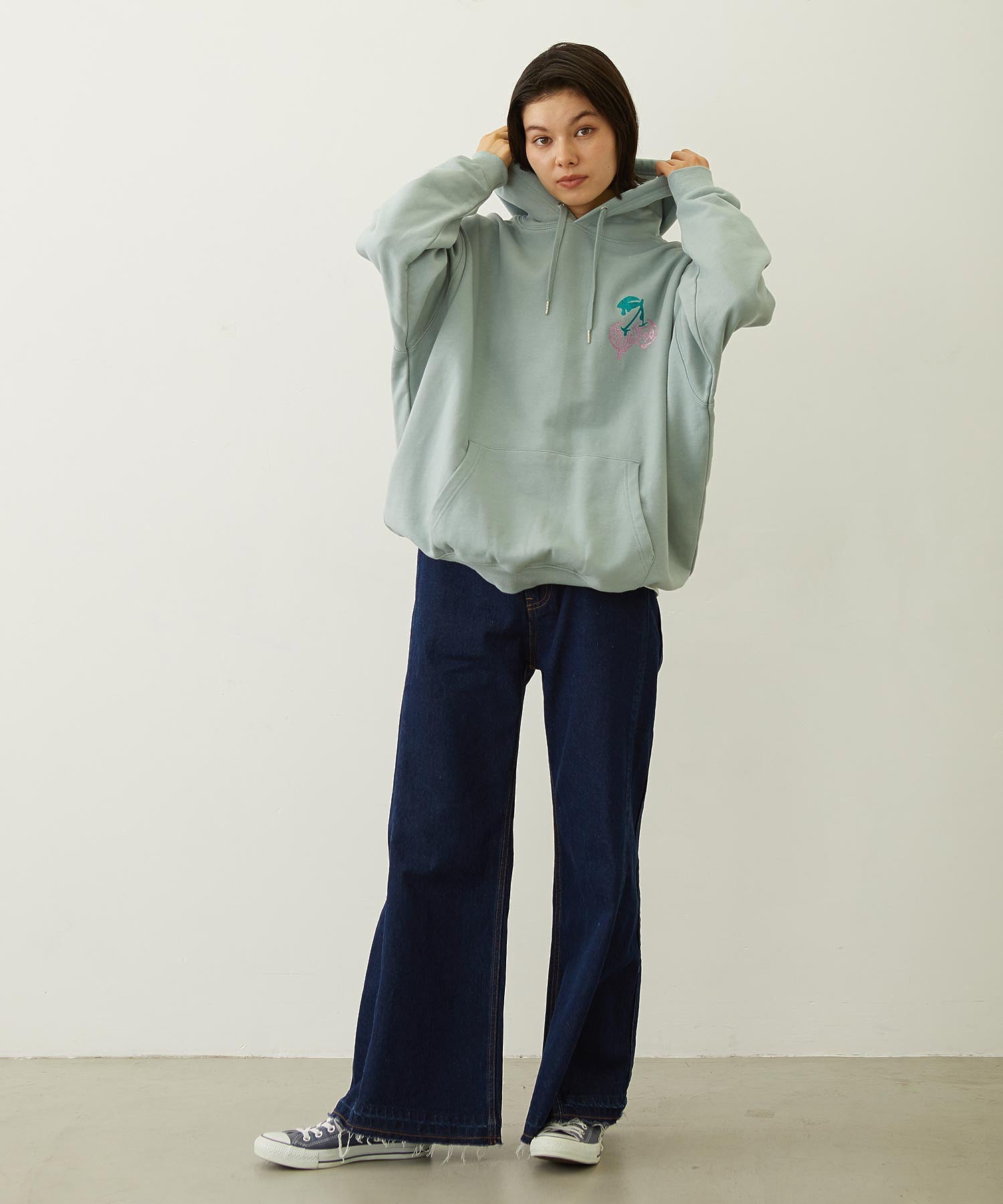 MELTY CHERRY SWEAT HOODIE