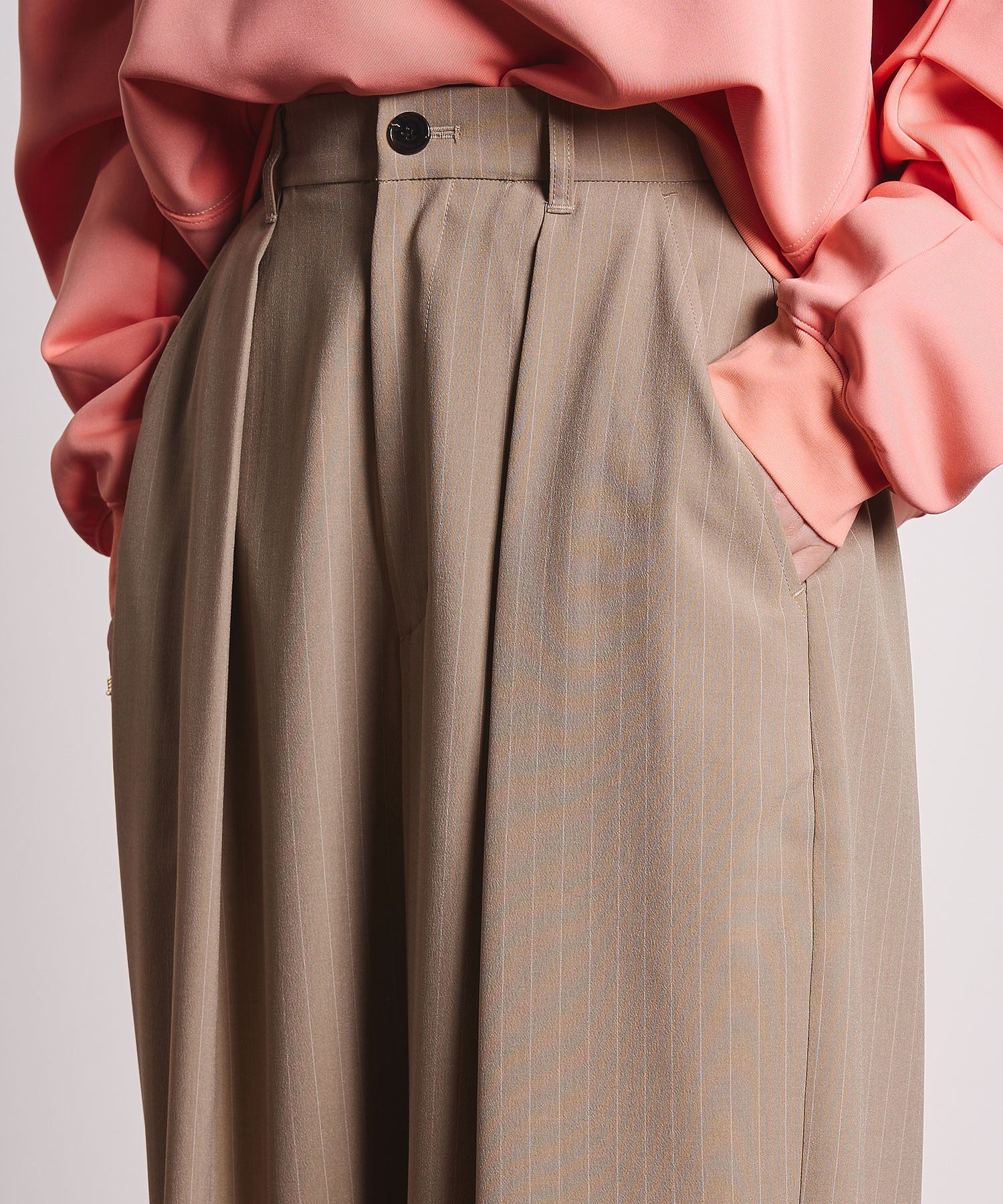 CREOLME/STRIPE TUCK BARREL PANTS