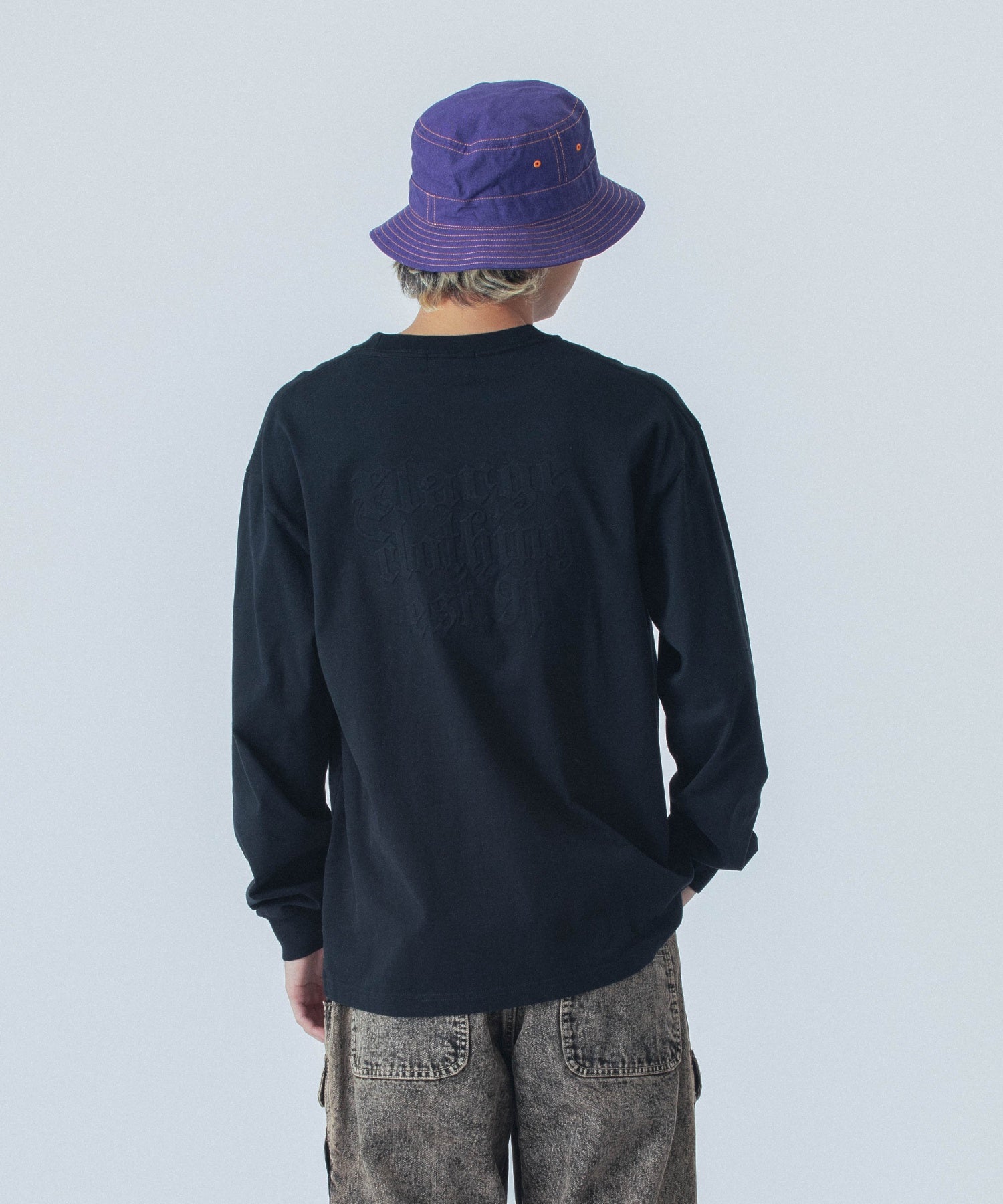 EMBOSSED OLD ENGLISH L/S TEE