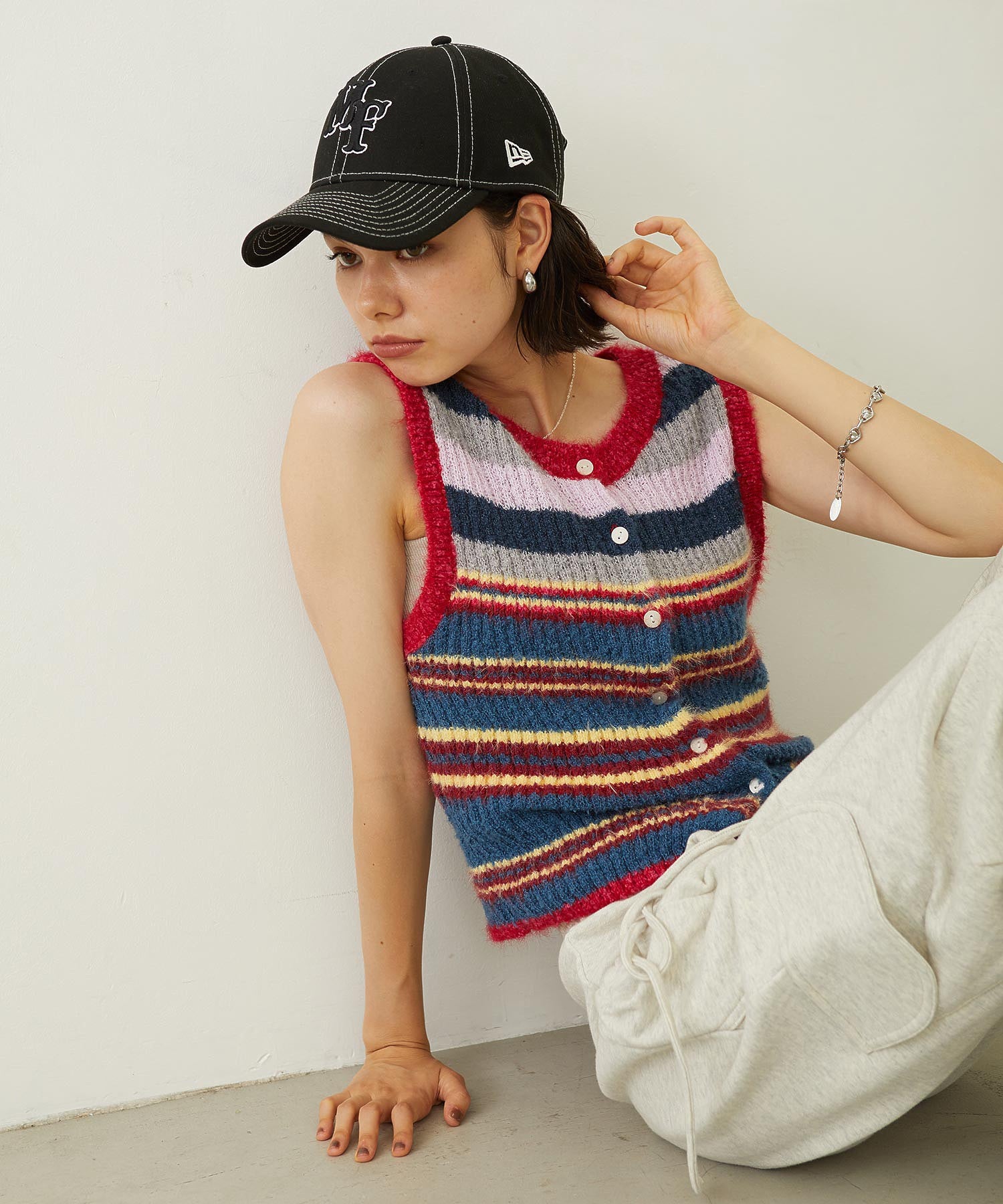 TWO-TYPE STRIPED KNIT VEST