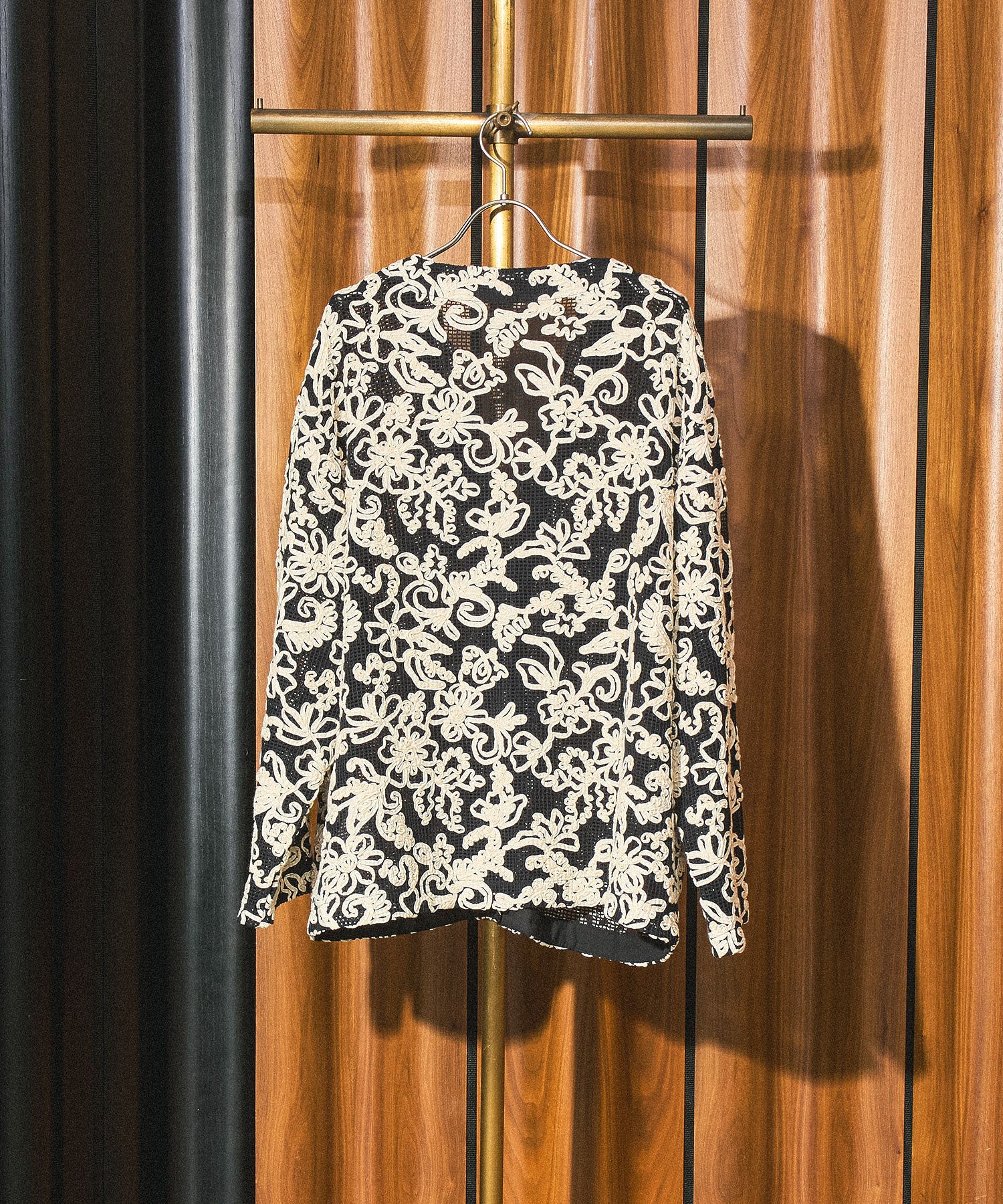 mag.by c/EMBROIDERY MESH SHIRT