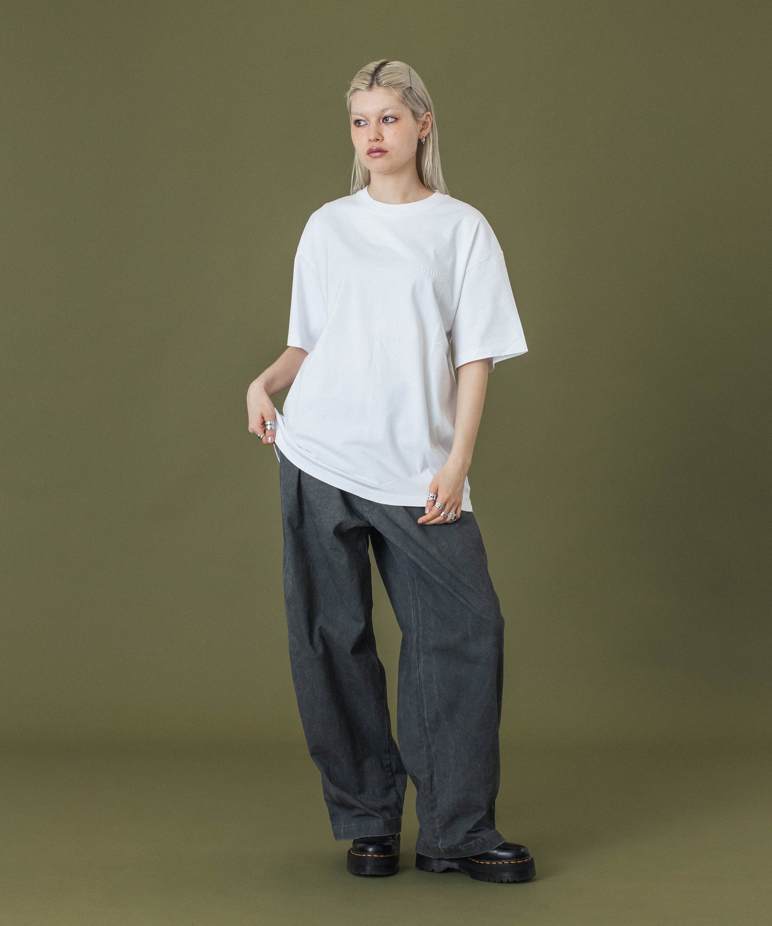 EMBOSSED OLD ENGLISH S/S TEE