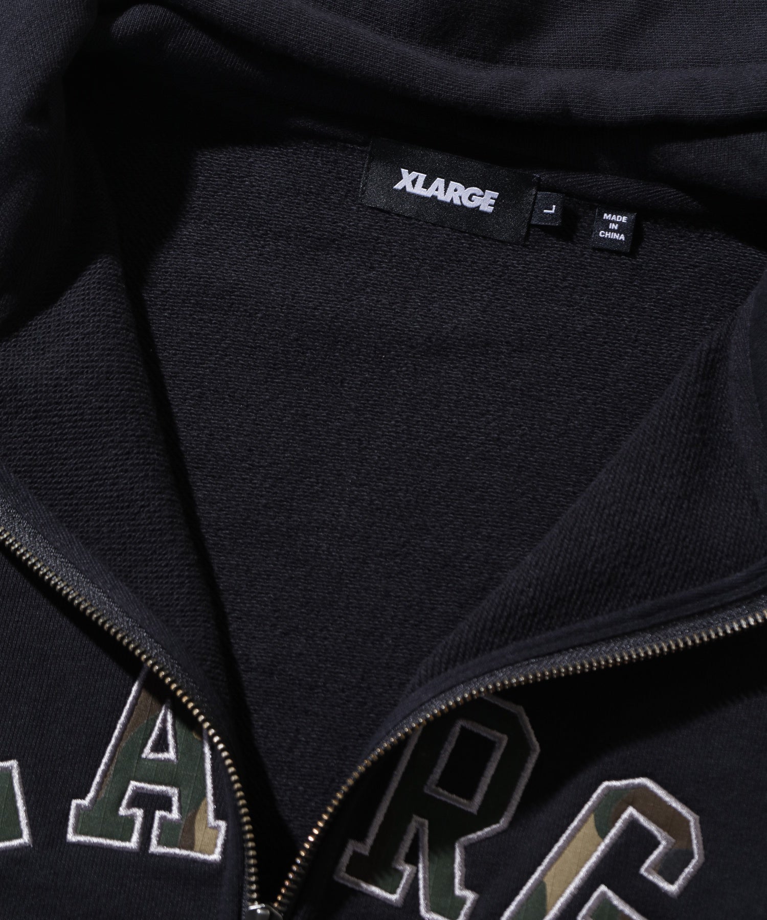 CAMO PATCH ZIP UP HOODED SWEATSHIRT